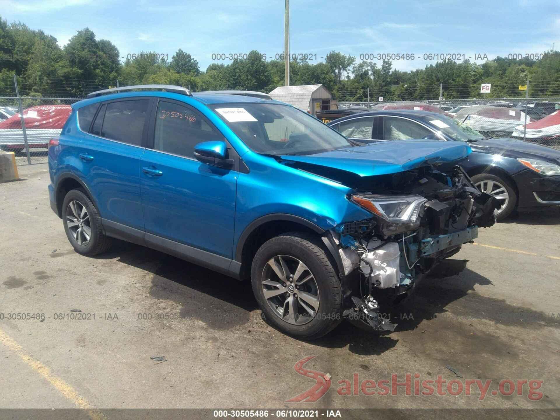 2T3RFREV9JW745860 2018 TOYOTA RAV4