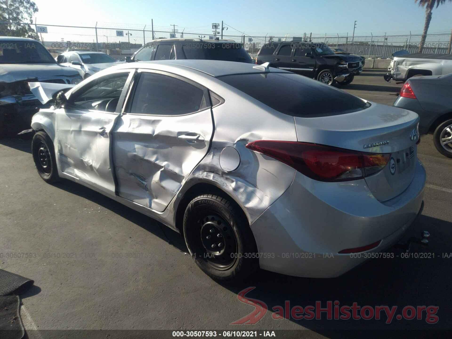 5NPDH4AE0GH697517 2016 HYUNDAI ELANTRA