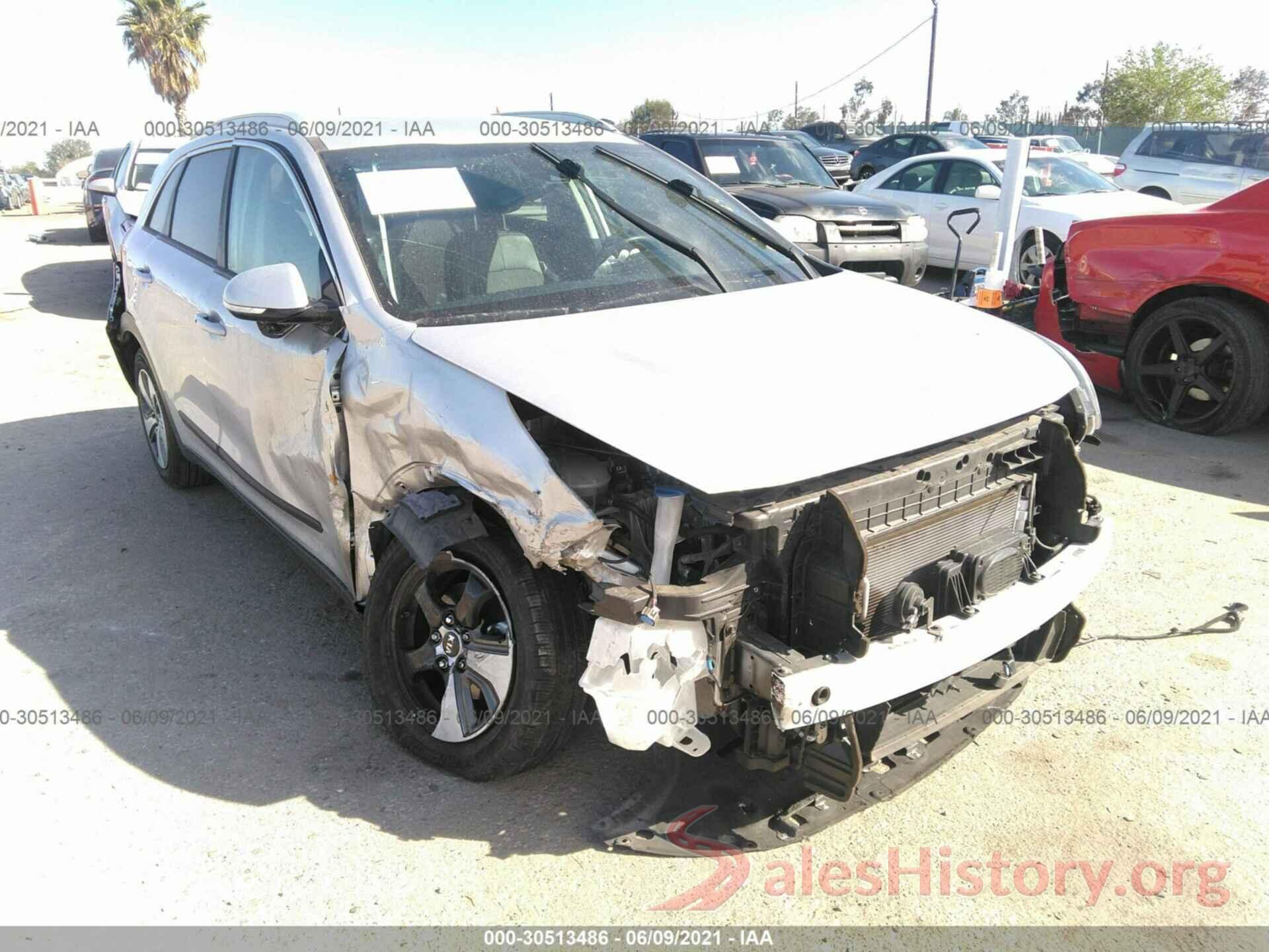 KNDCC3LC2J5156329 2018 KIA NIRO