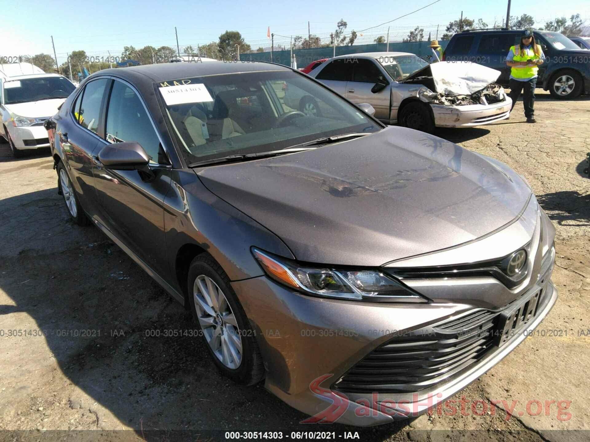 4T1B11HK9JU582834 2018 TOYOTA CAMRY