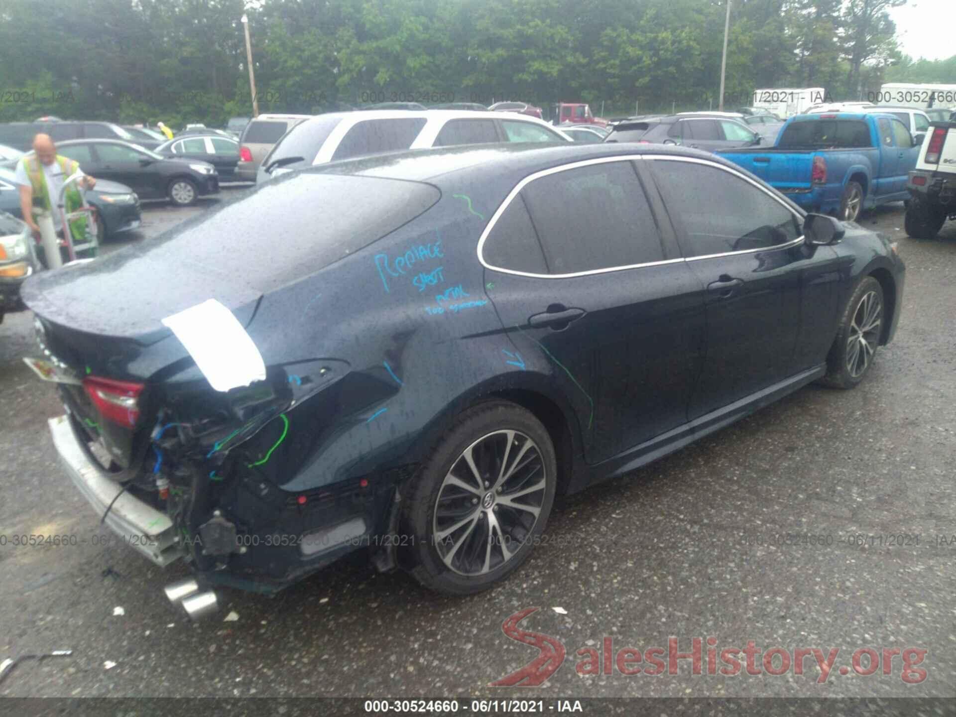 4T1B11HK5JU579753 2018 TOYOTA CAMRY