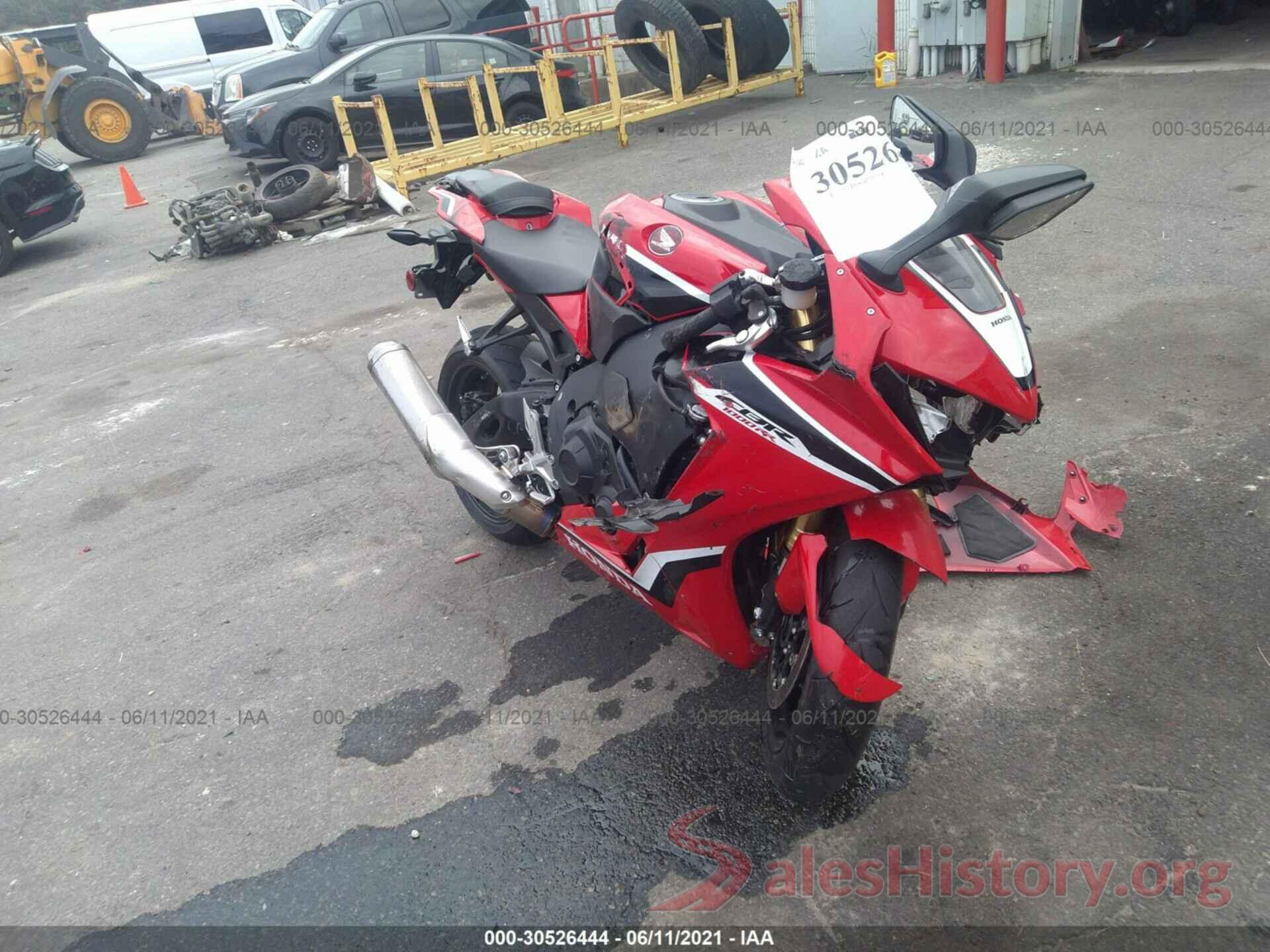 JH2SC7718JK100903 2018 HONDA CBR1000