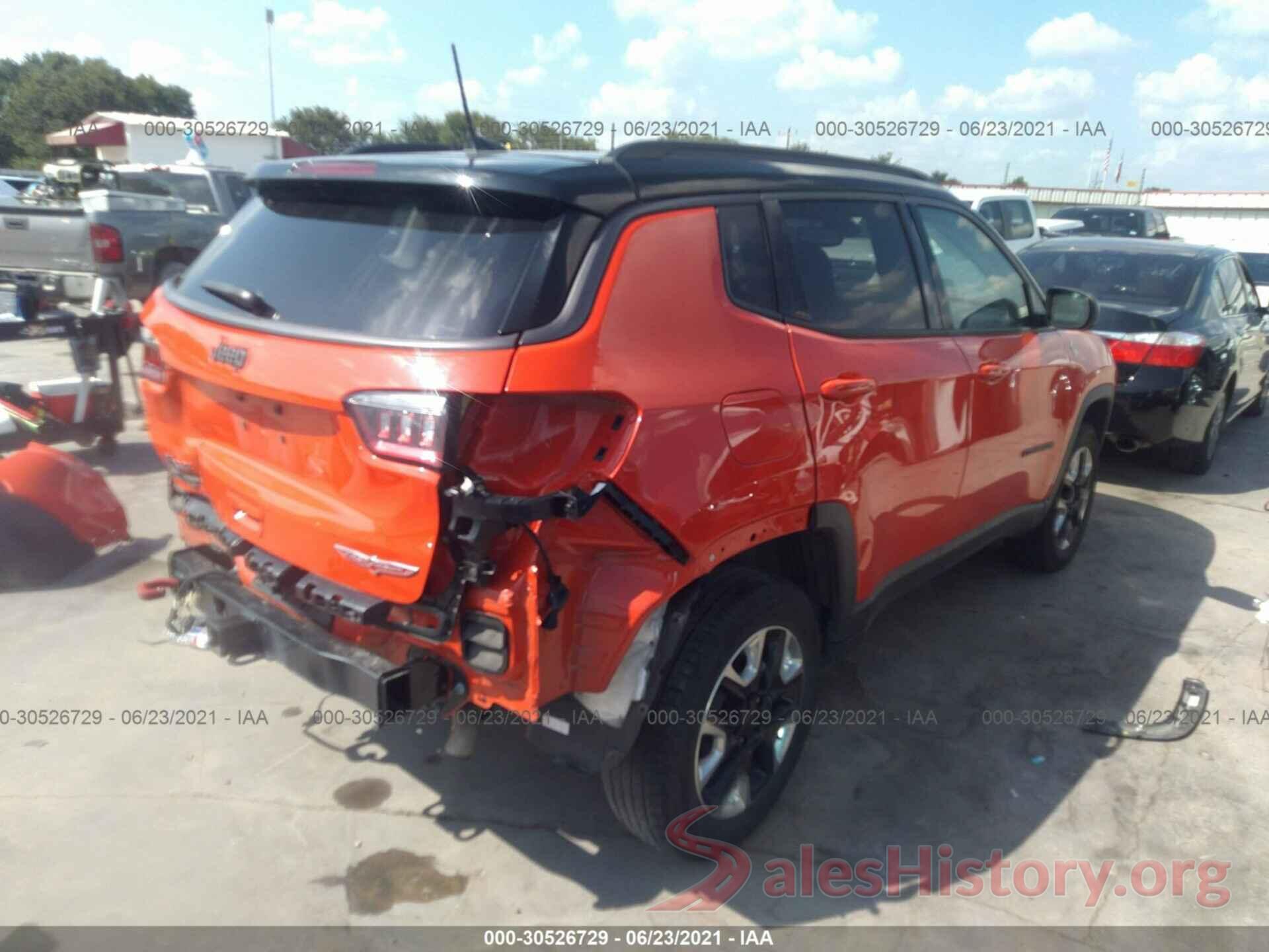 3C4NJDDB3JT410558 2018 JEEP COMPASS