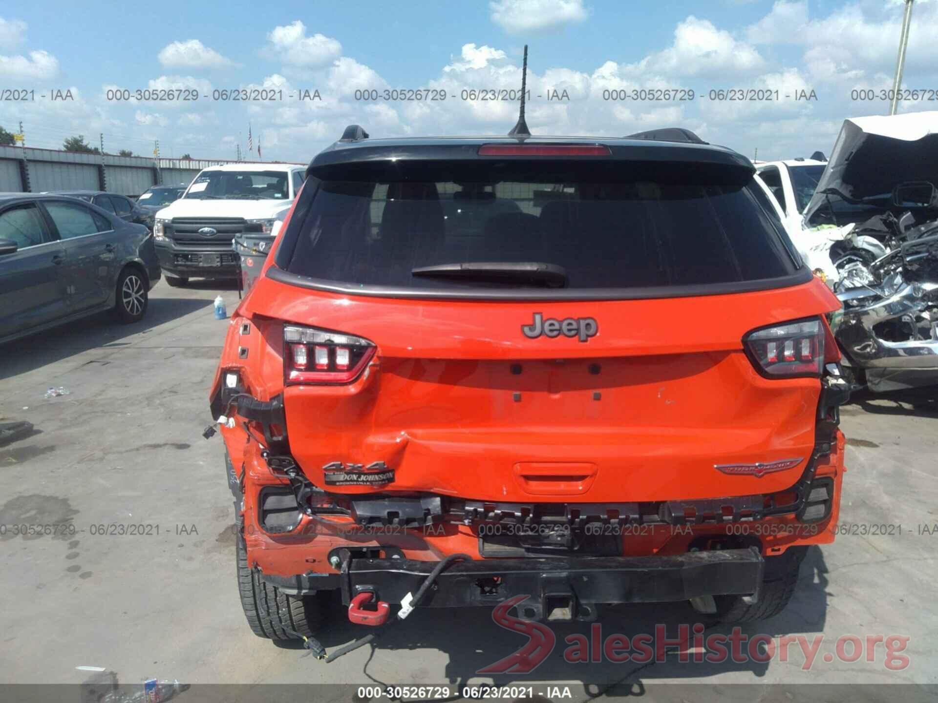 3C4NJDDB3JT410558 2018 JEEP COMPASS