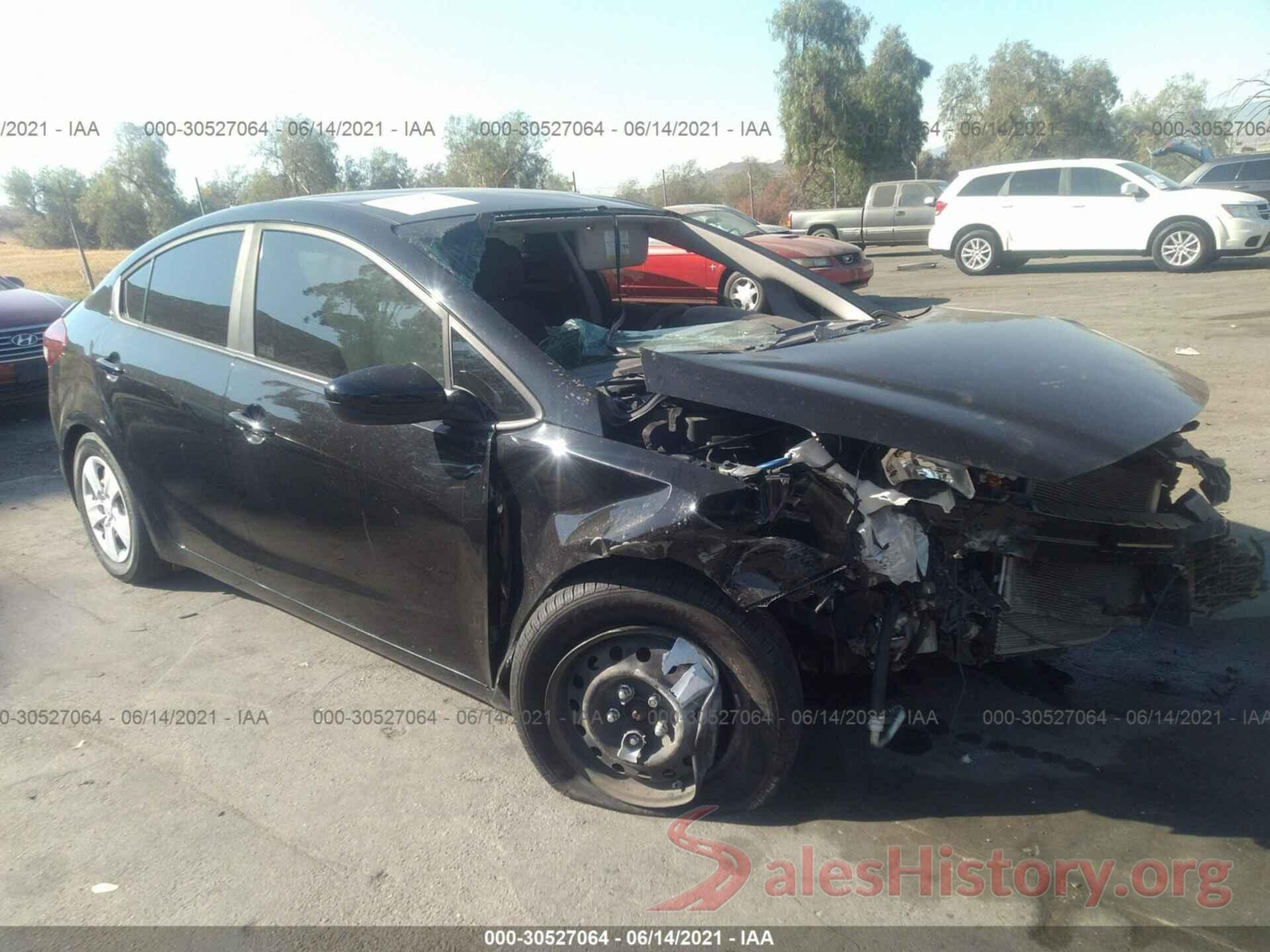 3KPFK4A70JE245963 2018 KIA FORTE