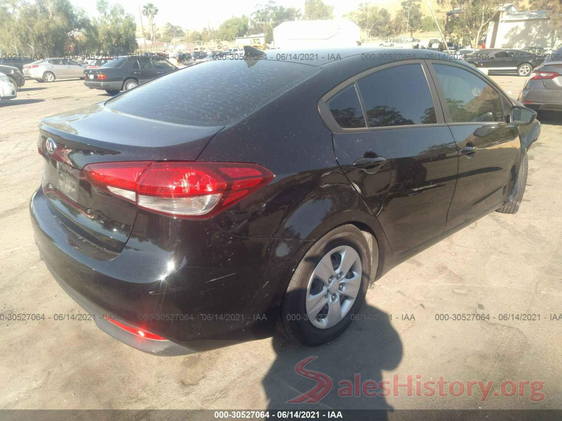 3KPFK4A70JE245963 2018 KIA FORTE