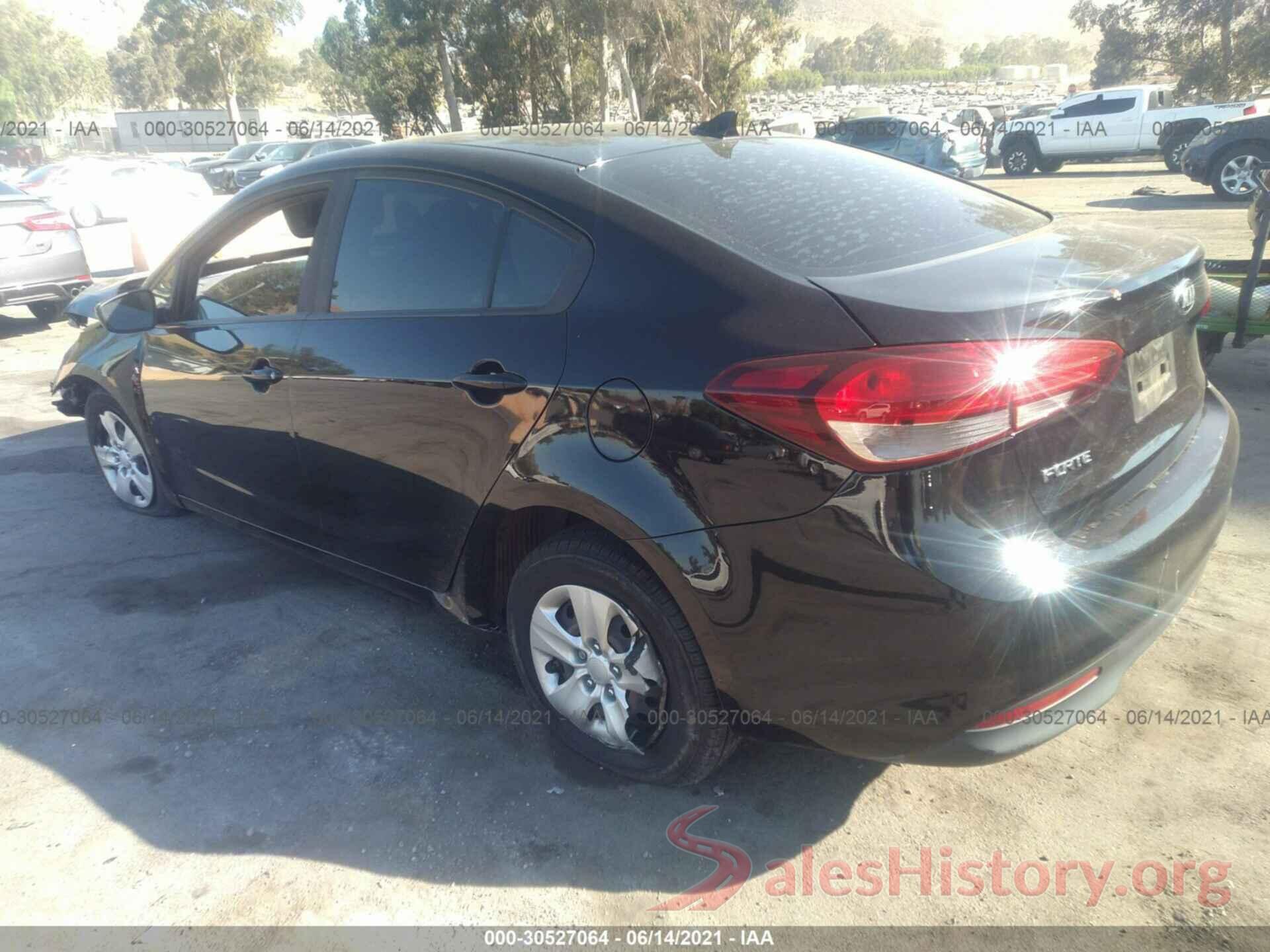 3KPFK4A70JE245963 2018 KIA FORTE