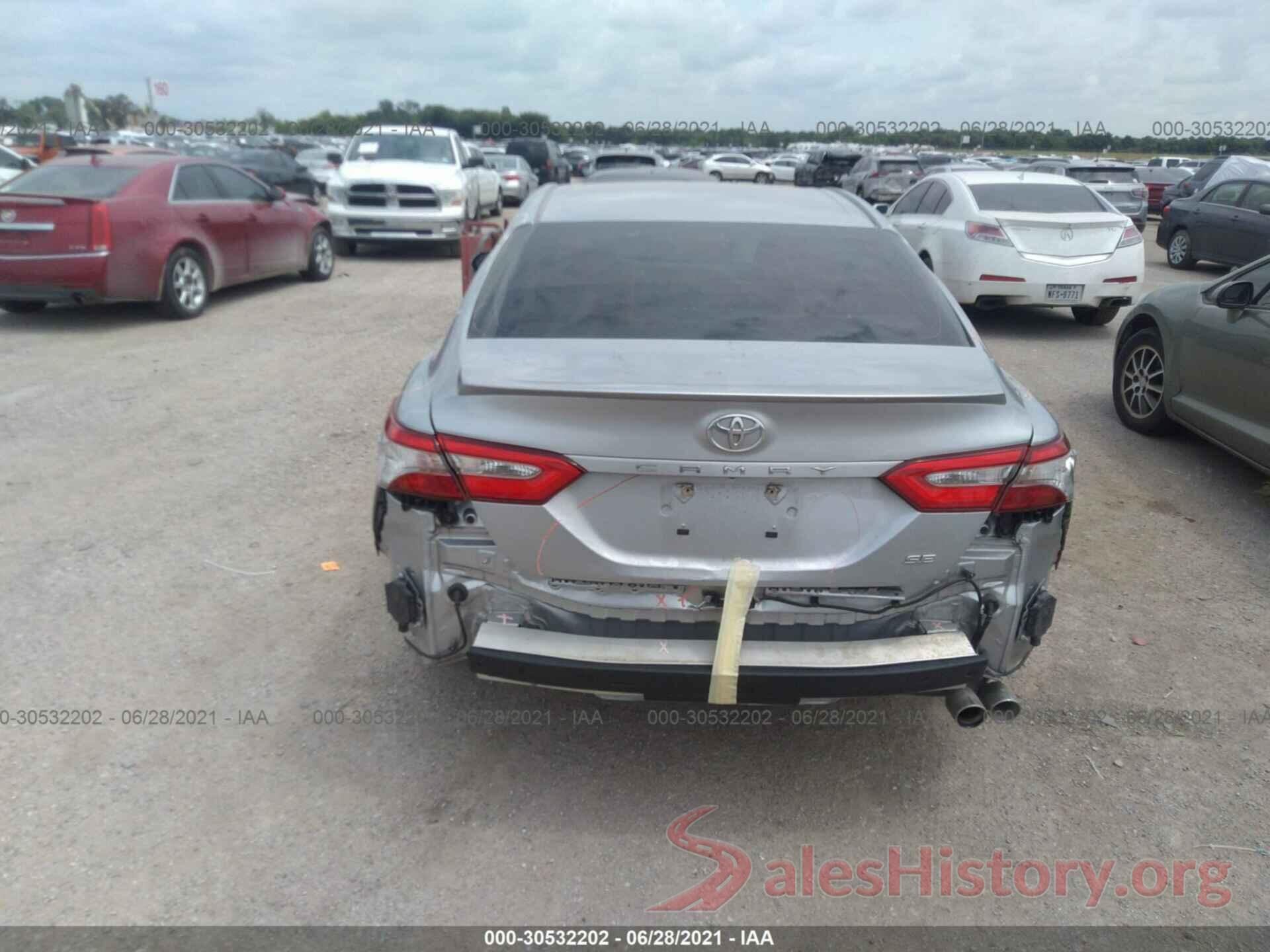 4T1B11HK7JU098242 2018 TOYOTA CAMRY