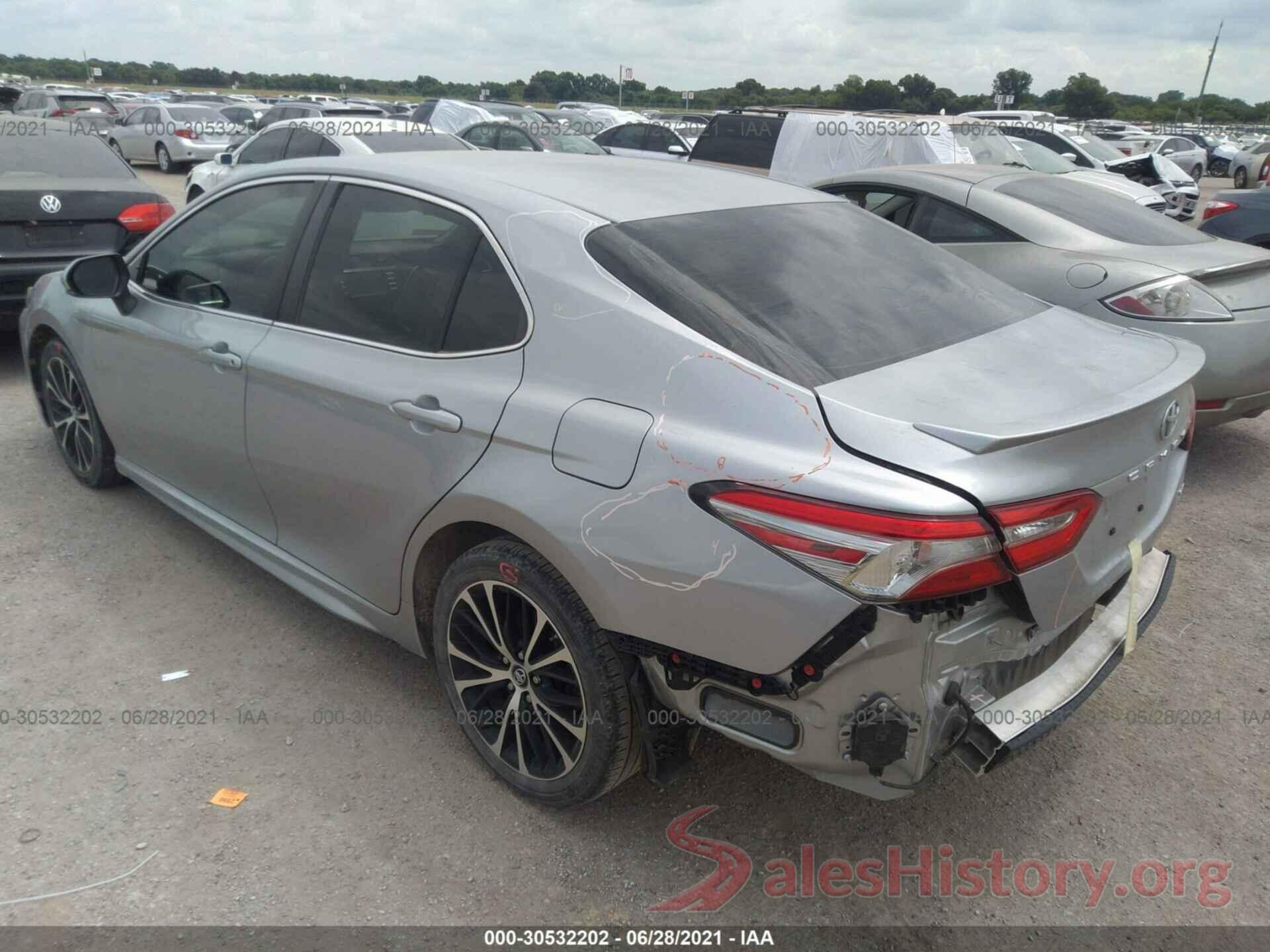 4T1B11HK7JU098242 2018 TOYOTA CAMRY