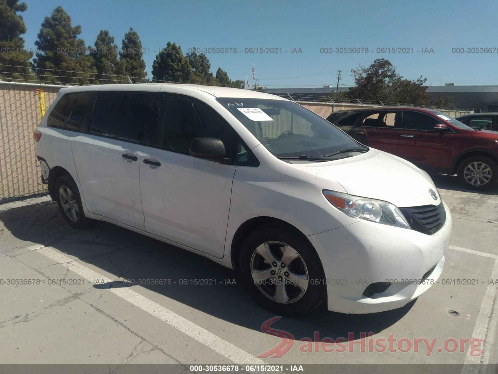 5TDZK3DC9GS709864 2016 TOYOTA SIENNA