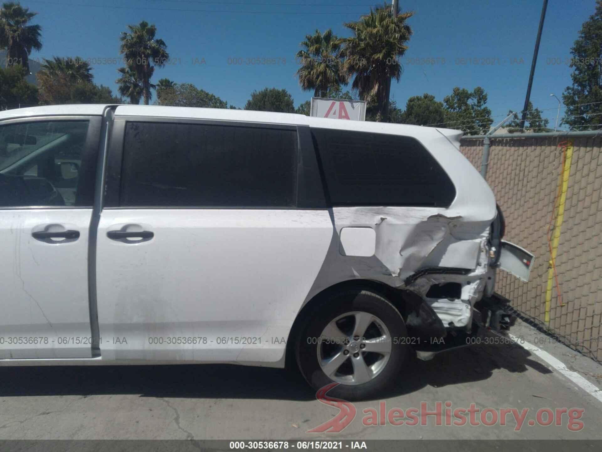 5TDZK3DC9GS709864 2016 TOYOTA SIENNA