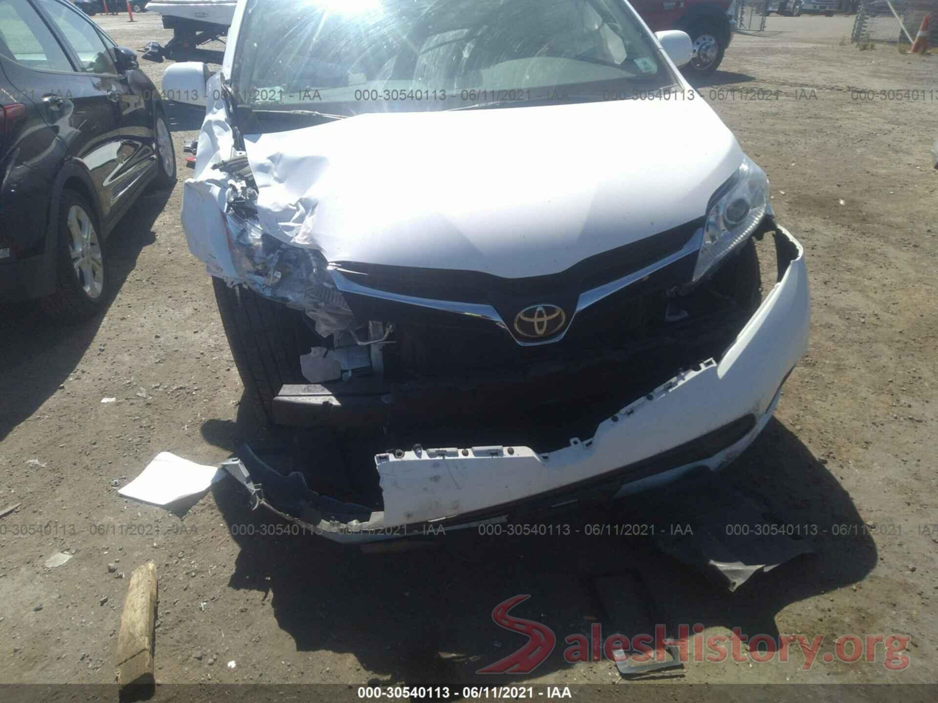 5TDKZ3DC0KS002366 2019 TOYOTA SIENNA