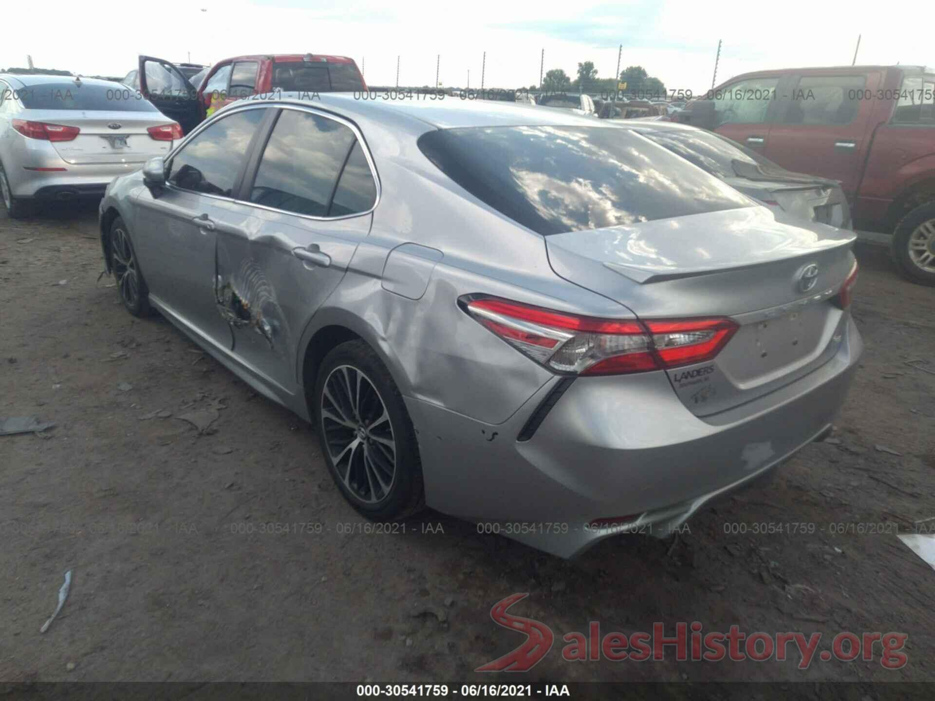 4T1B11HK2JU016823 2018 TOYOTA CAMRY