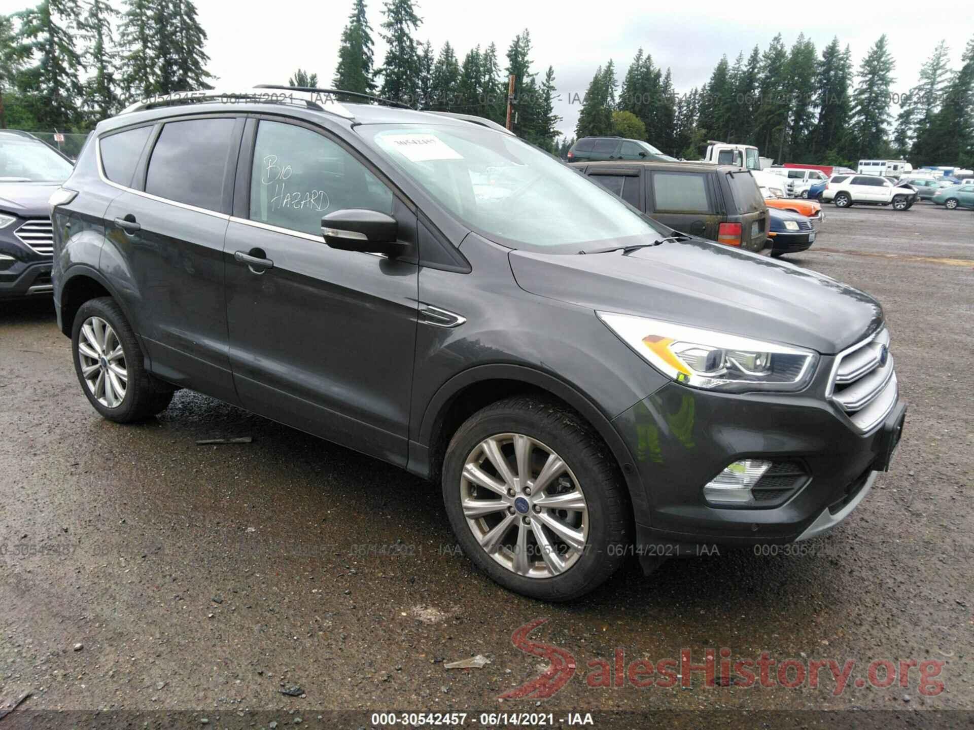 1FMCU9J9XJUD39213 2018 FORD ESCAPE