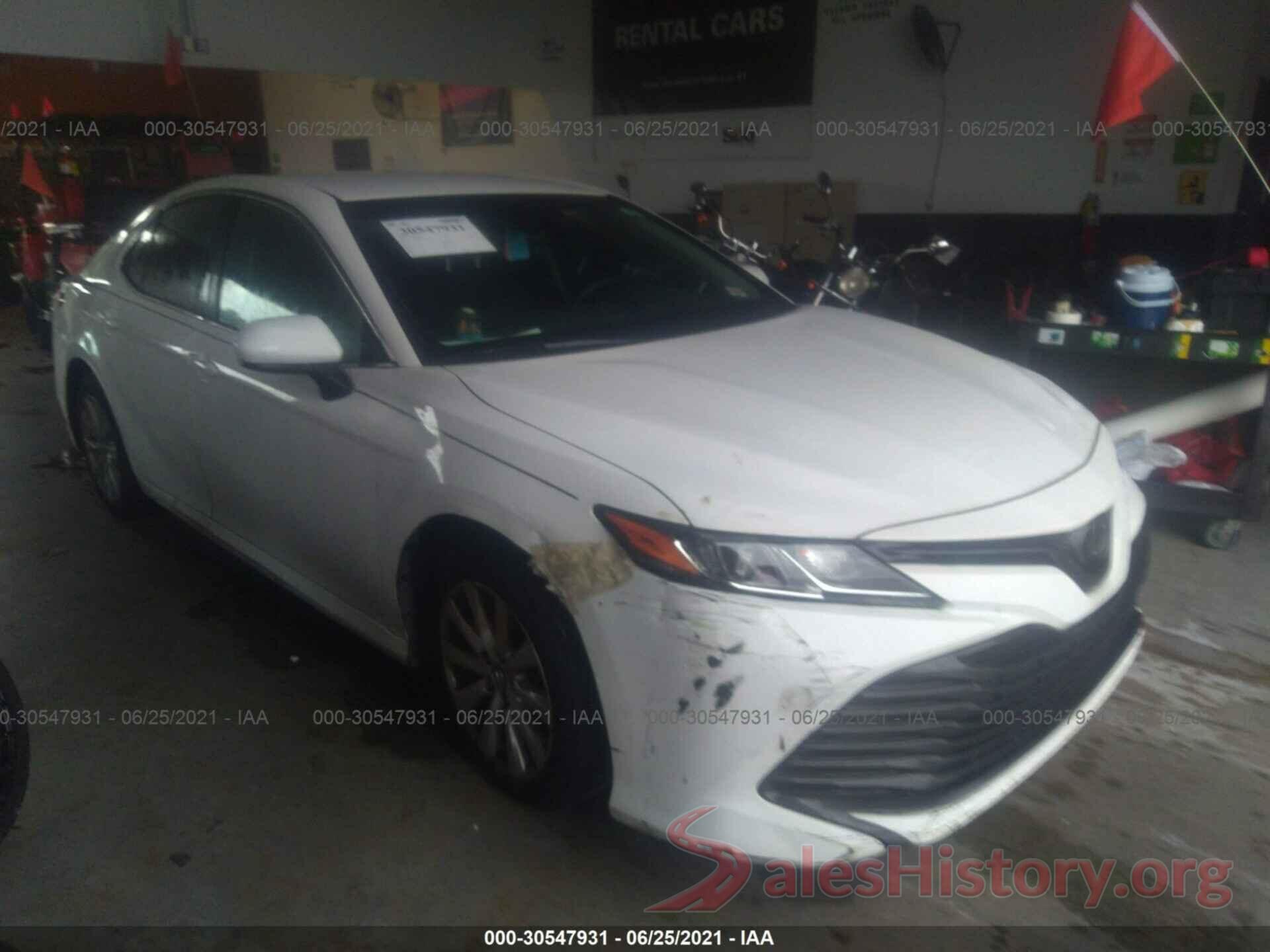 4T1B11HK3JU082992 2018 TOYOTA CAMRY