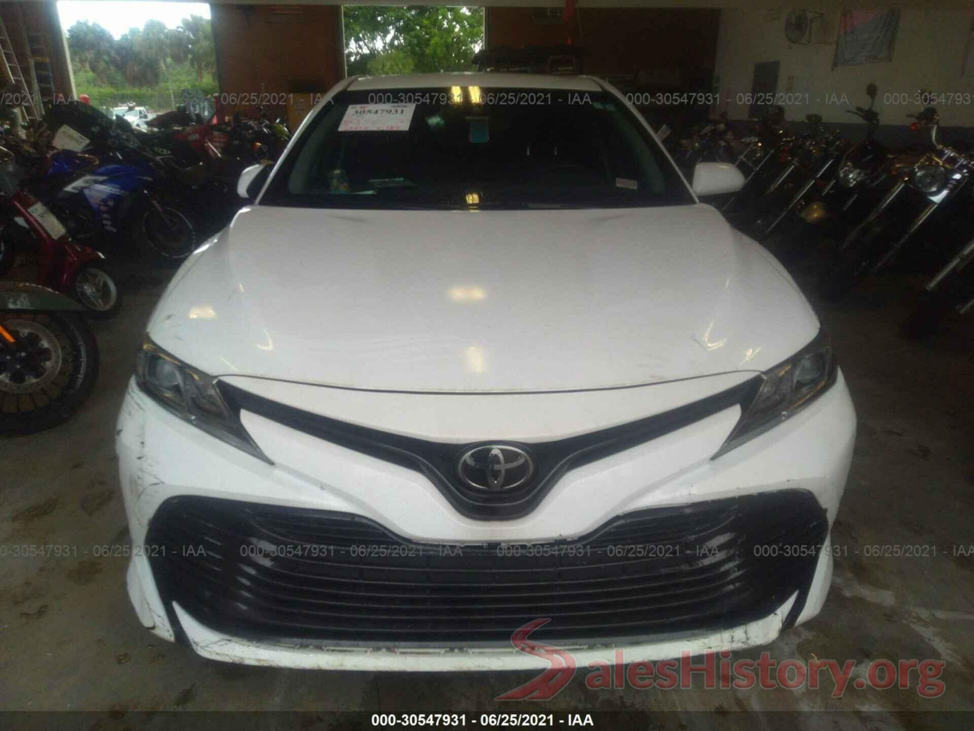 4T1B11HK3JU082992 2018 TOYOTA CAMRY