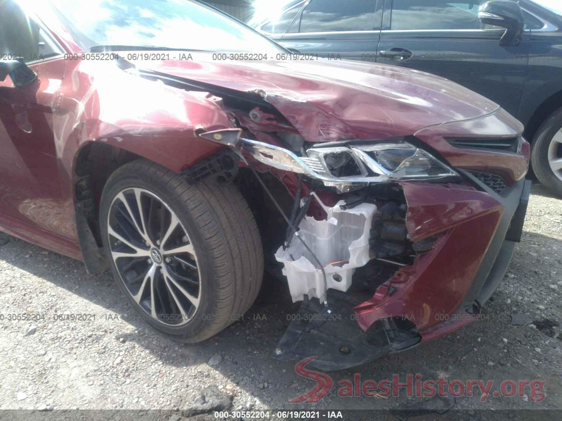 4T1B11HK2JU593738 2018 TOYOTA CAMRY