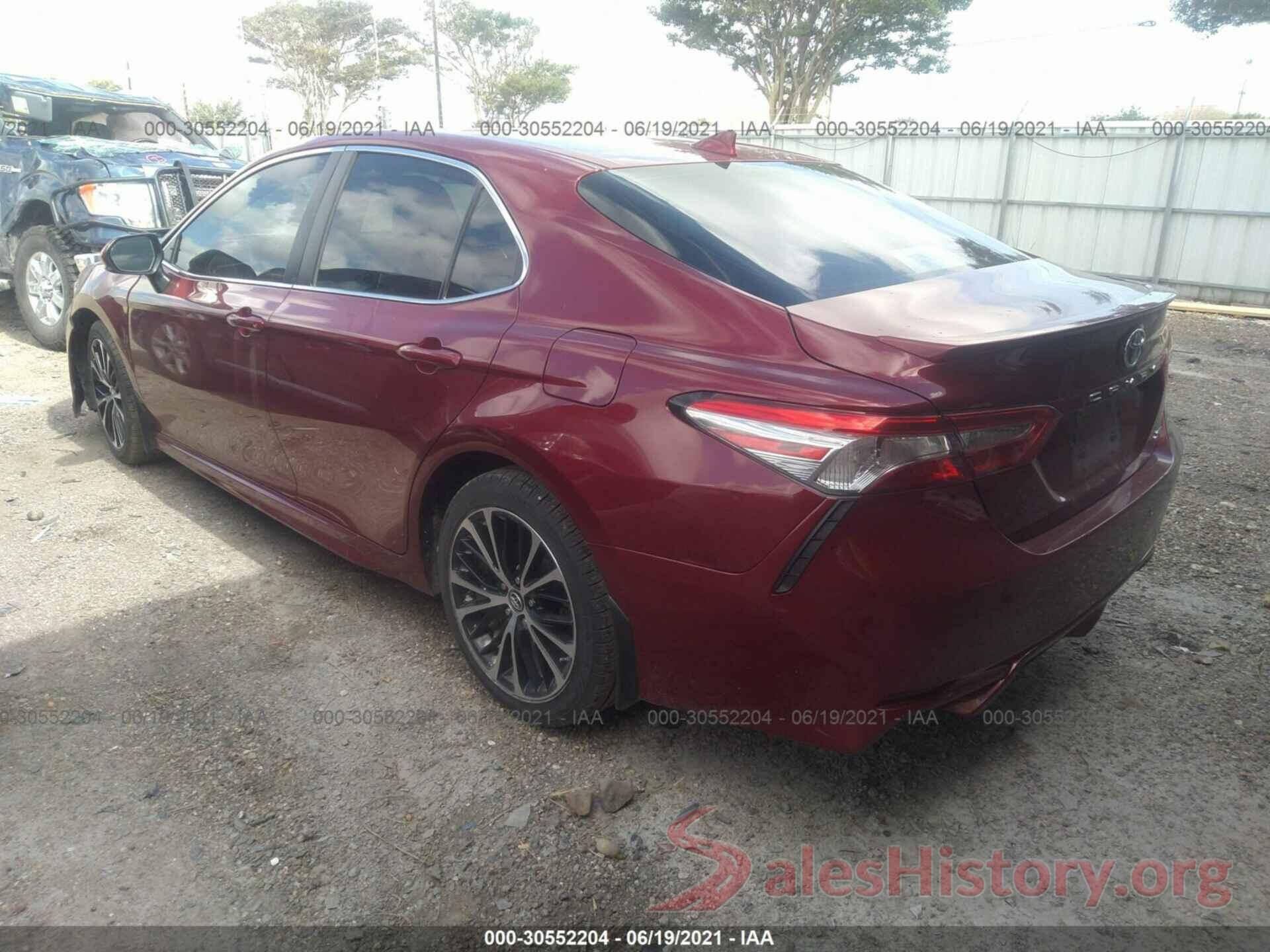 4T1B11HK2JU593738 2018 TOYOTA CAMRY