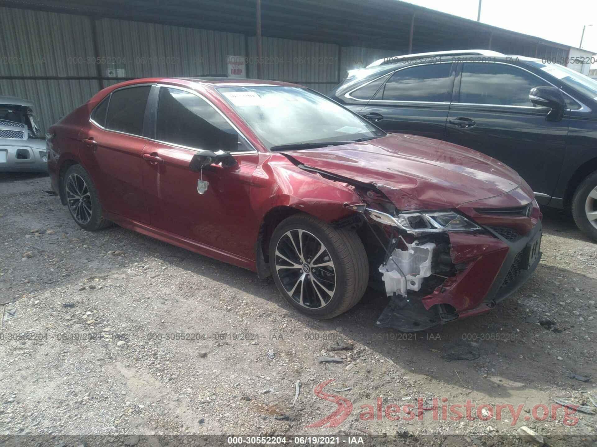 4T1B11HK2JU593738 2018 TOYOTA CAMRY