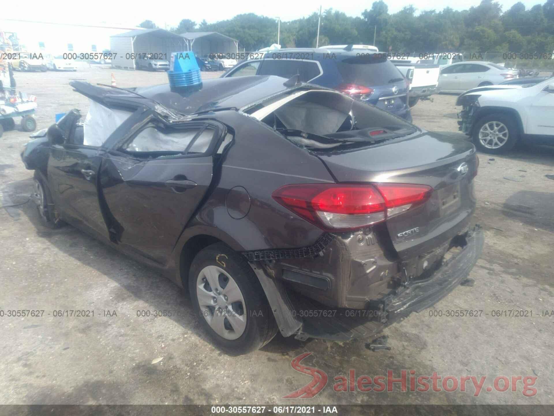 3KPFK4A7XHE157321 2017 KIA FORTE