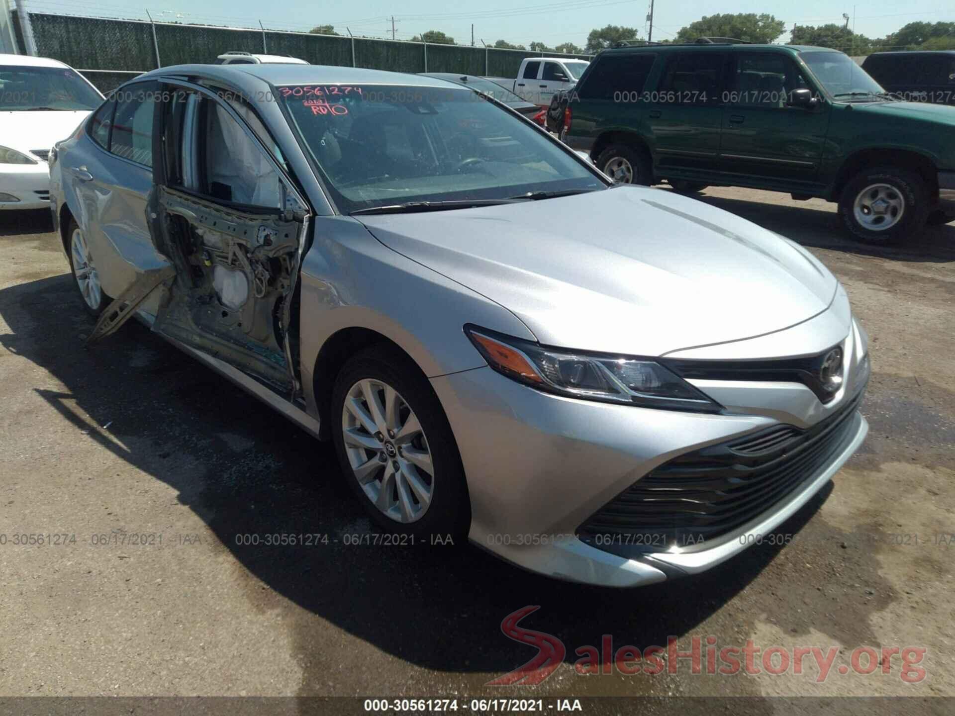 4T1B11HK9JU011750 2018 TOYOTA CAMRY