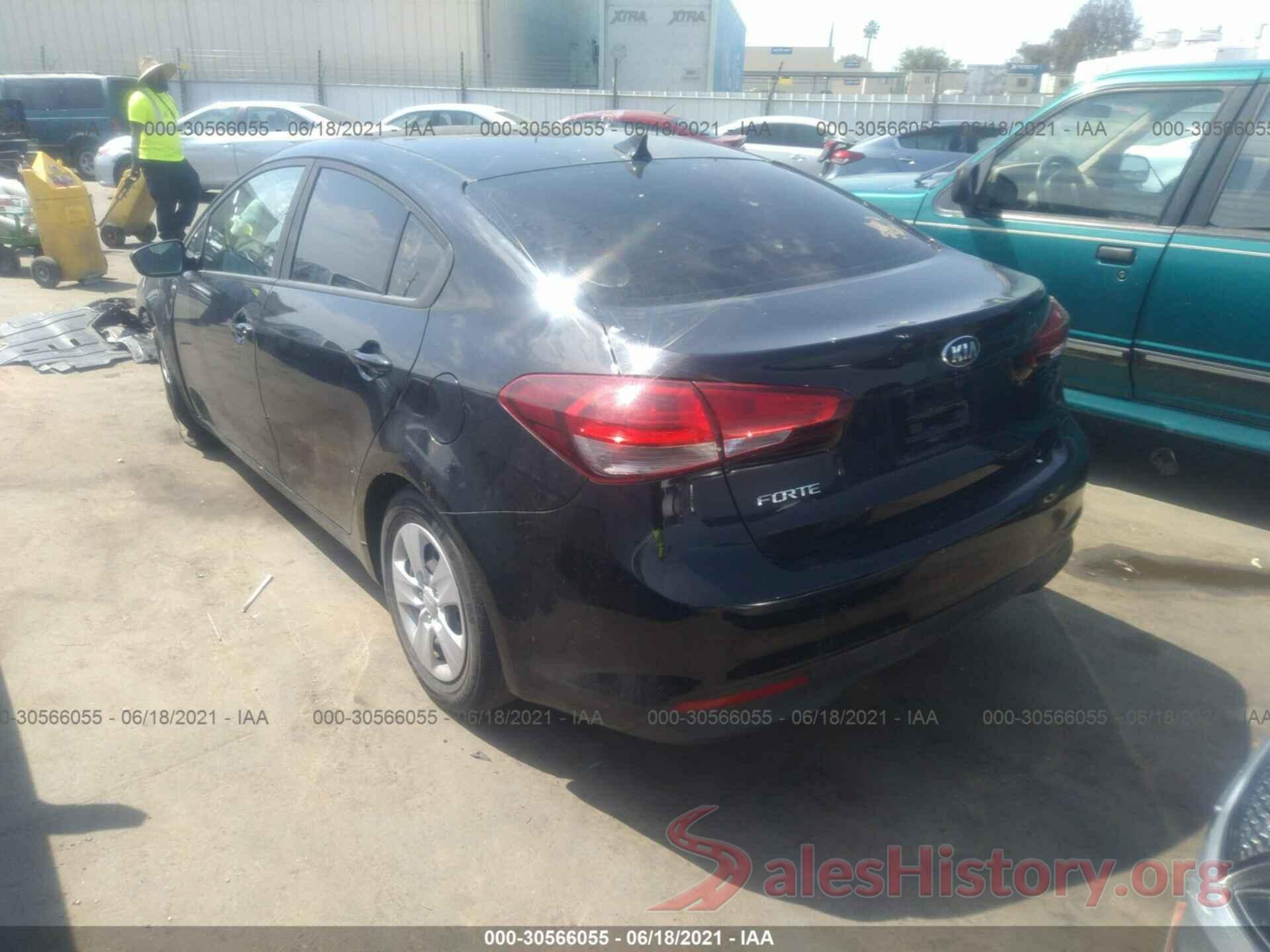 3KPFK4A70HE160566 2017 KIA FORTE