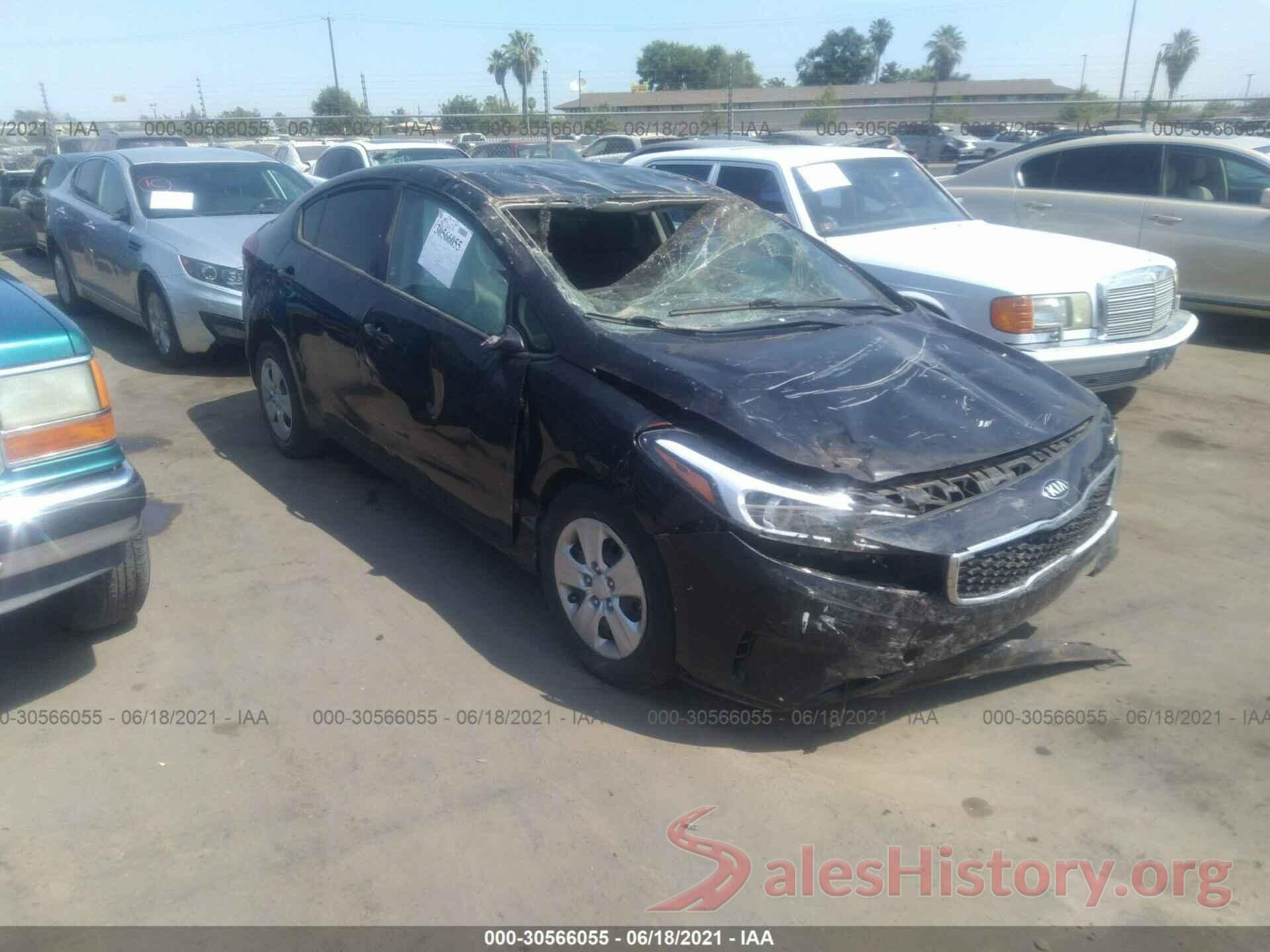 3KPFK4A70HE160566 2017 KIA FORTE