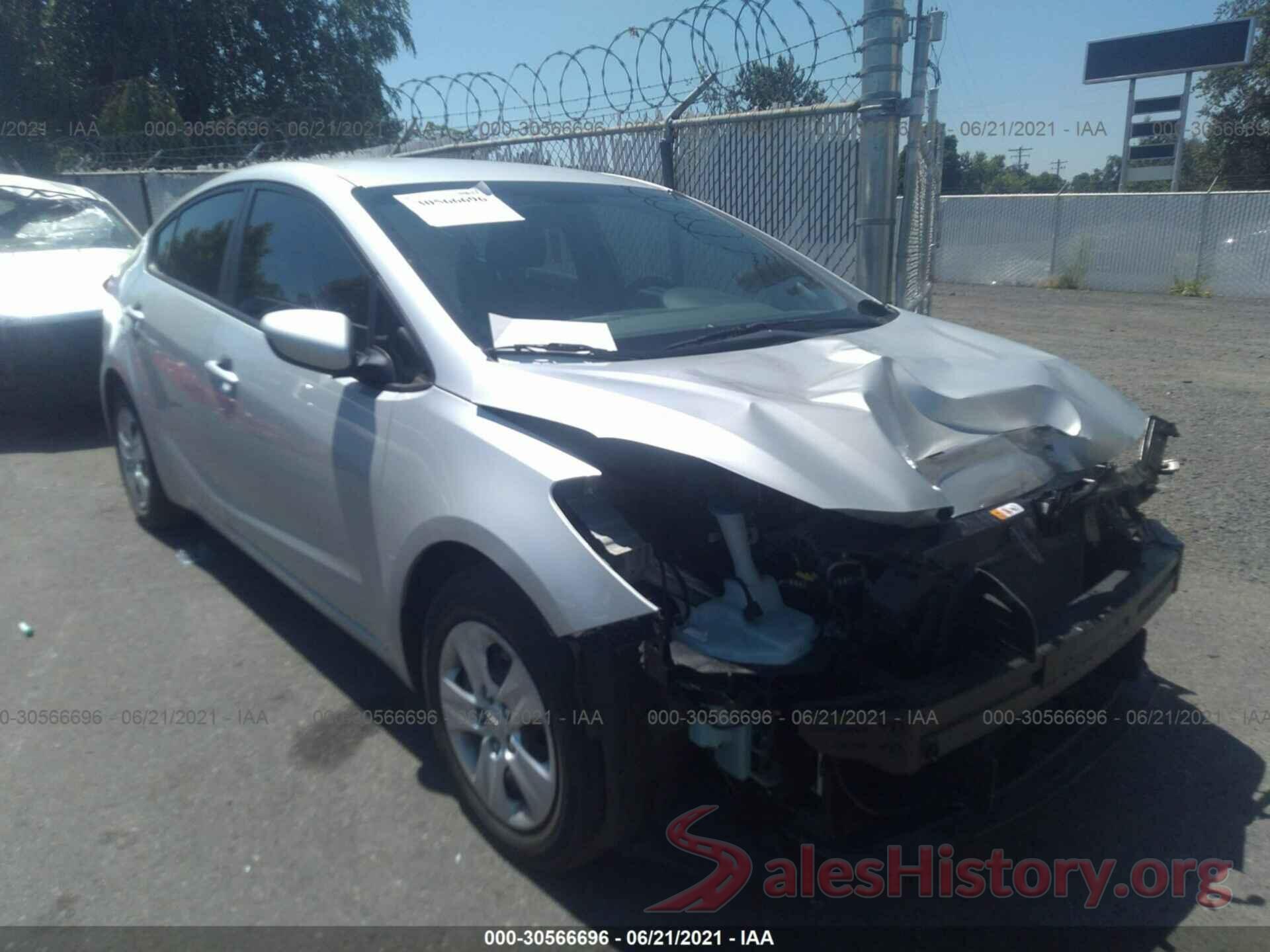 3KPFL4A7XJE204558 2018 KIA FORTE