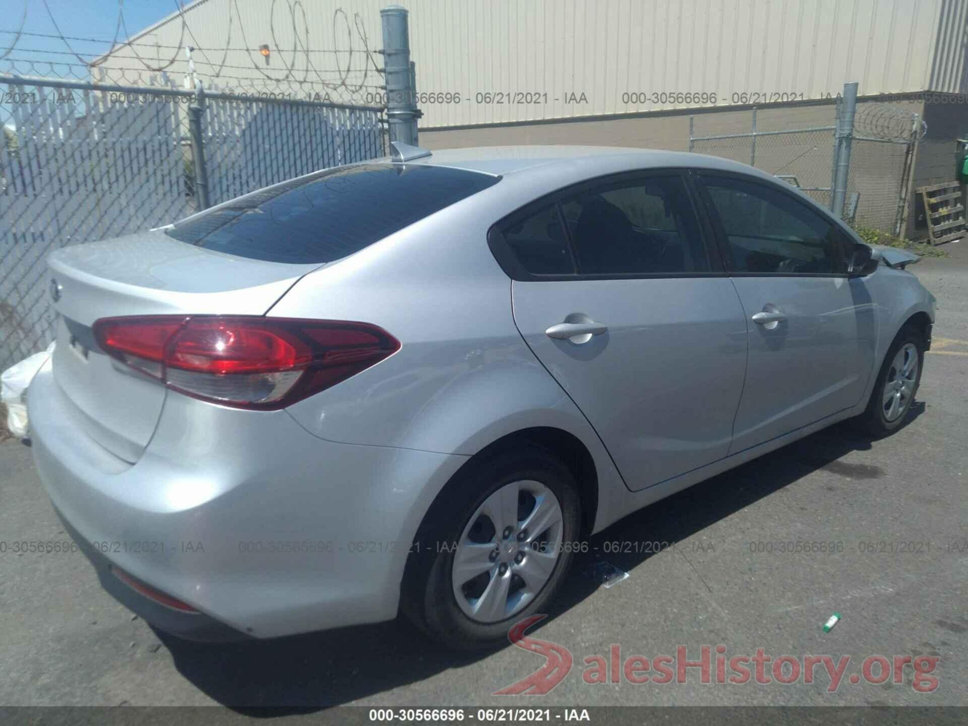 3KPFL4A7XJE204558 2018 KIA FORTE