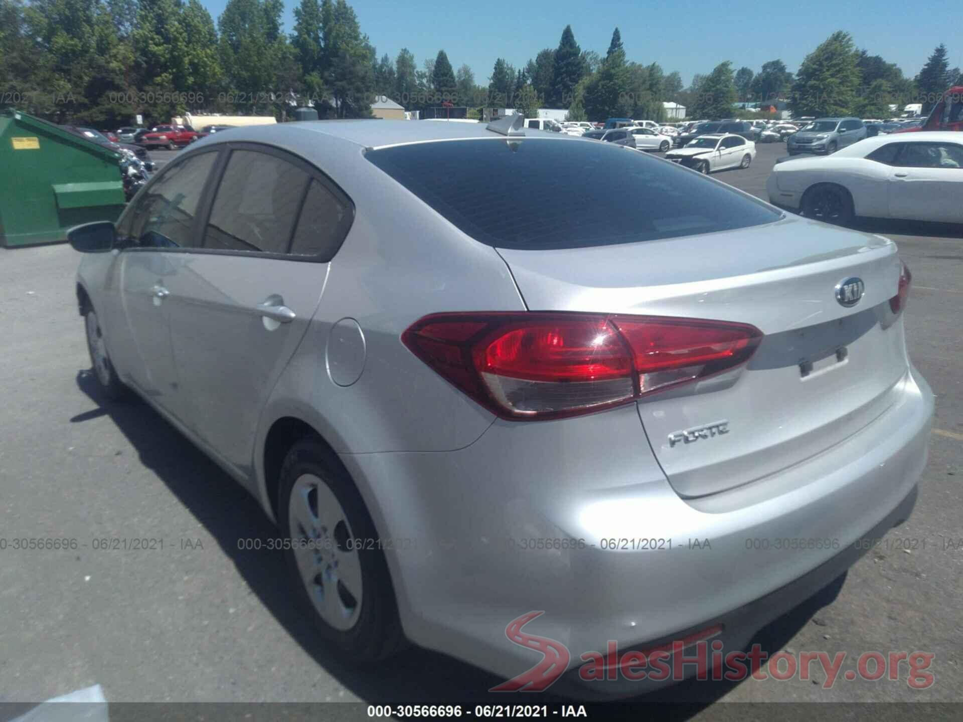 3KPFL4A7XJE204558 2018 KIA FORTE