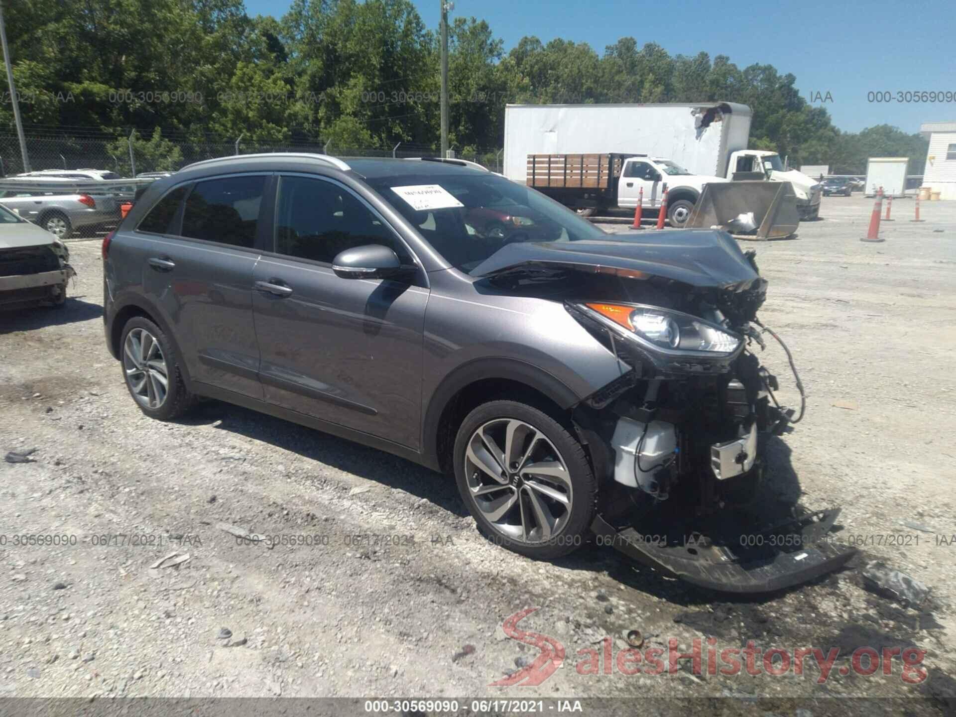 KNDCE3LC2J5164764 2018 KIA NIRO