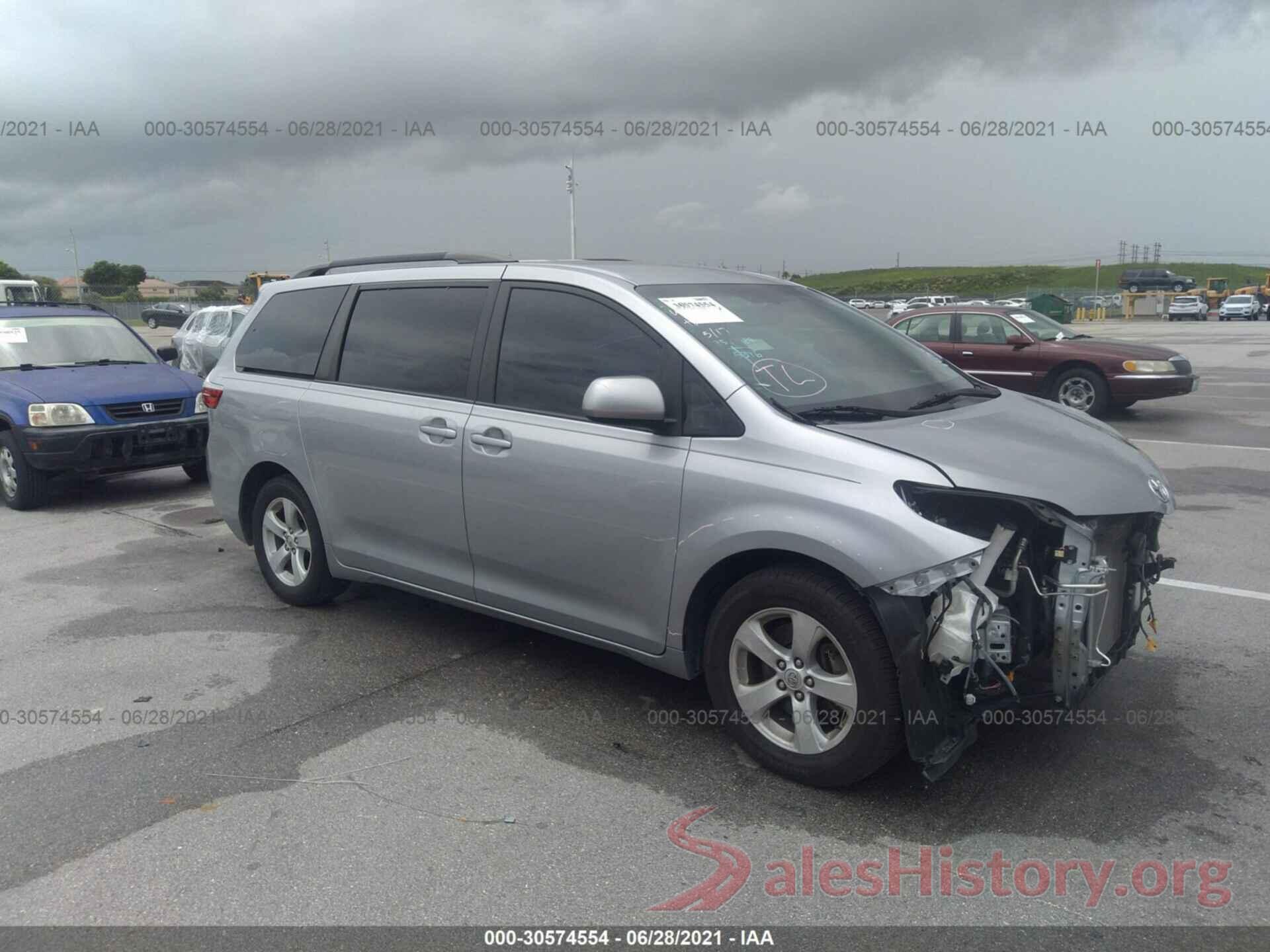 5TDKZ3DC5HS781854 2017 TOYOTA SIENNA