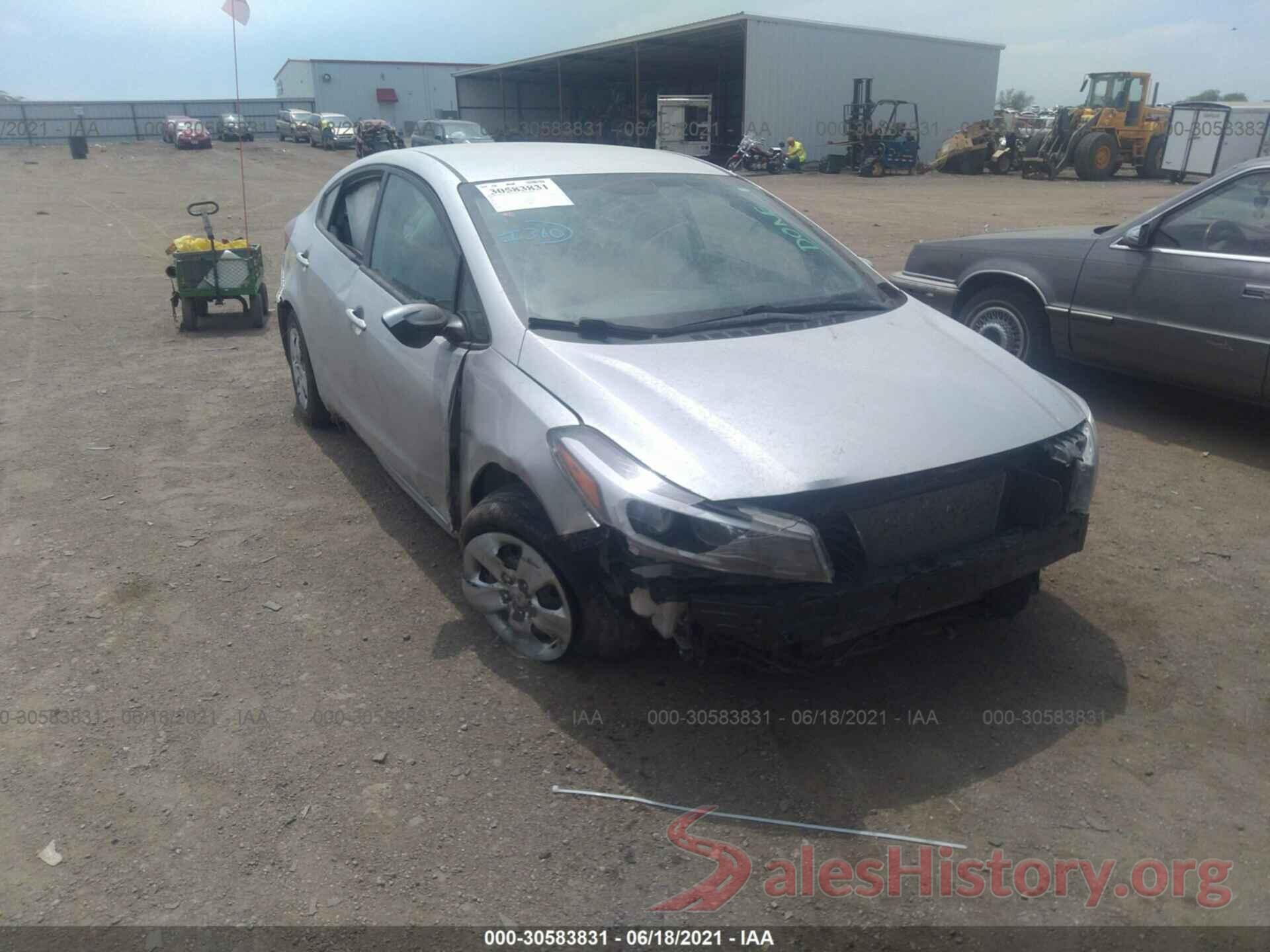 3KPFL4A75JE195185 2018 KIA FORTE