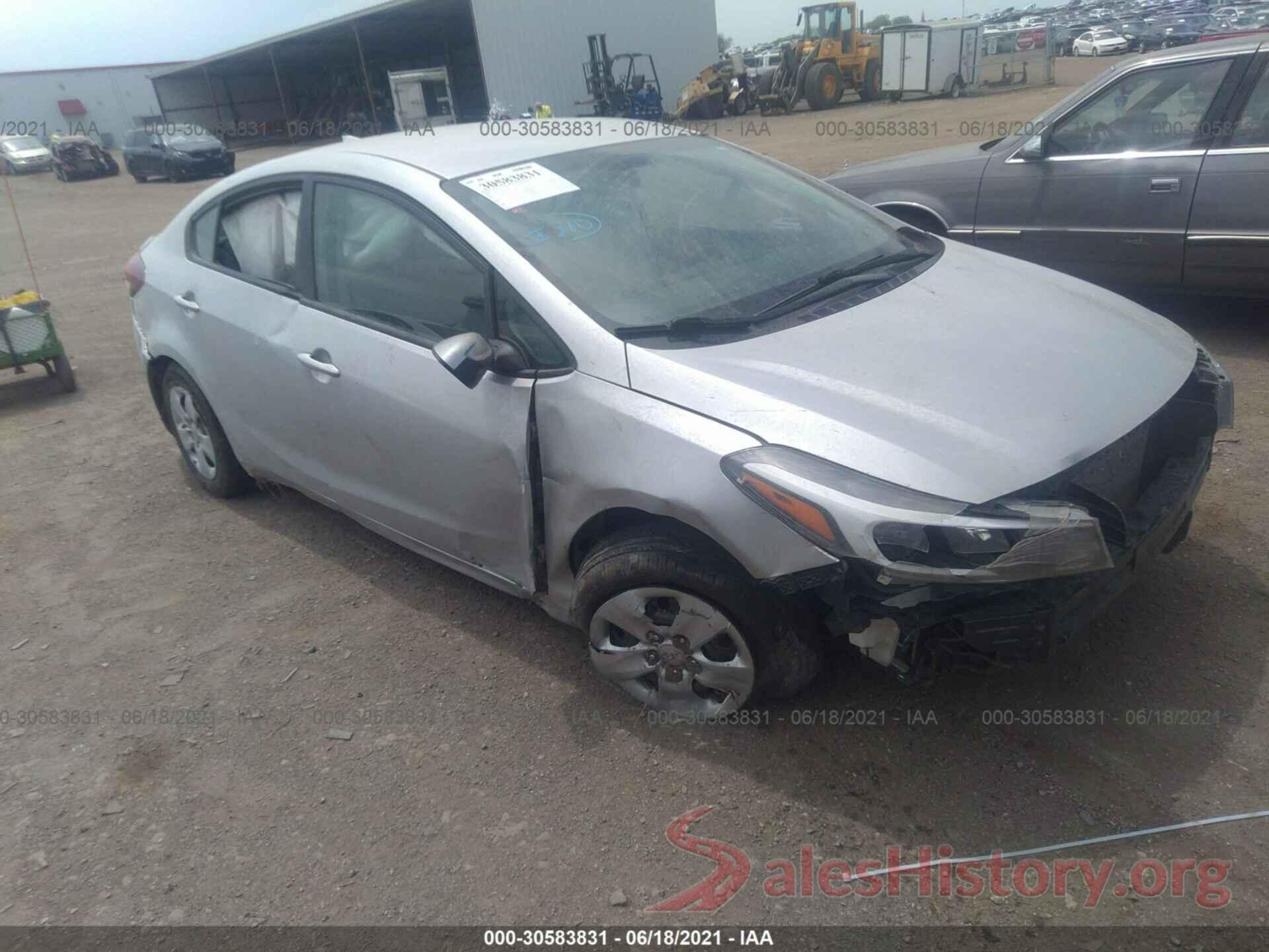 3KPFL4A75JE195185 2018 KIA FORTE