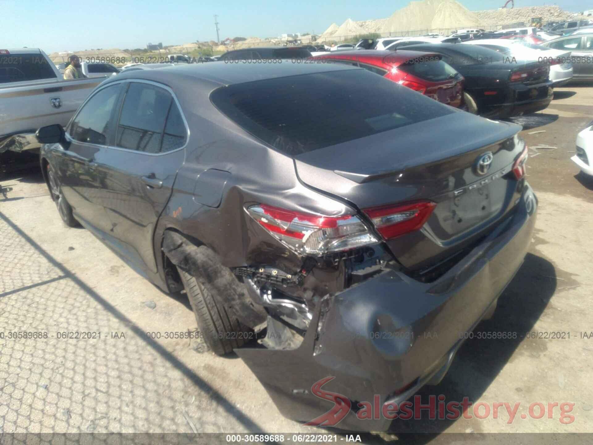 4T1B11HK3JU044825 2018 TOYOTA CAMRY