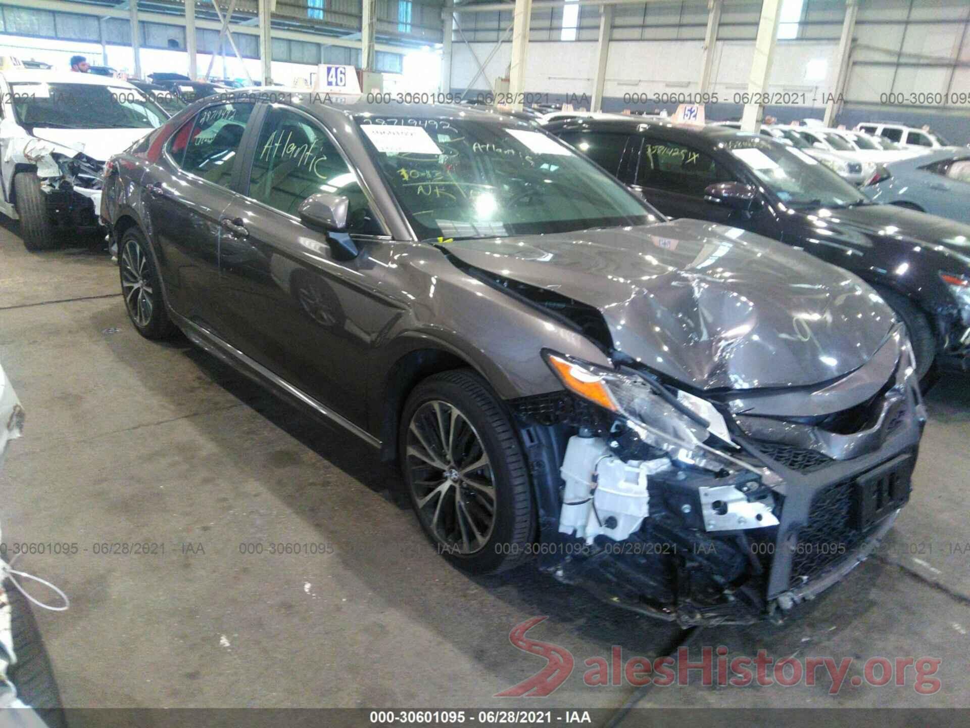 4T1B11HK8JU152843 2018 TOYOTA CAMRY