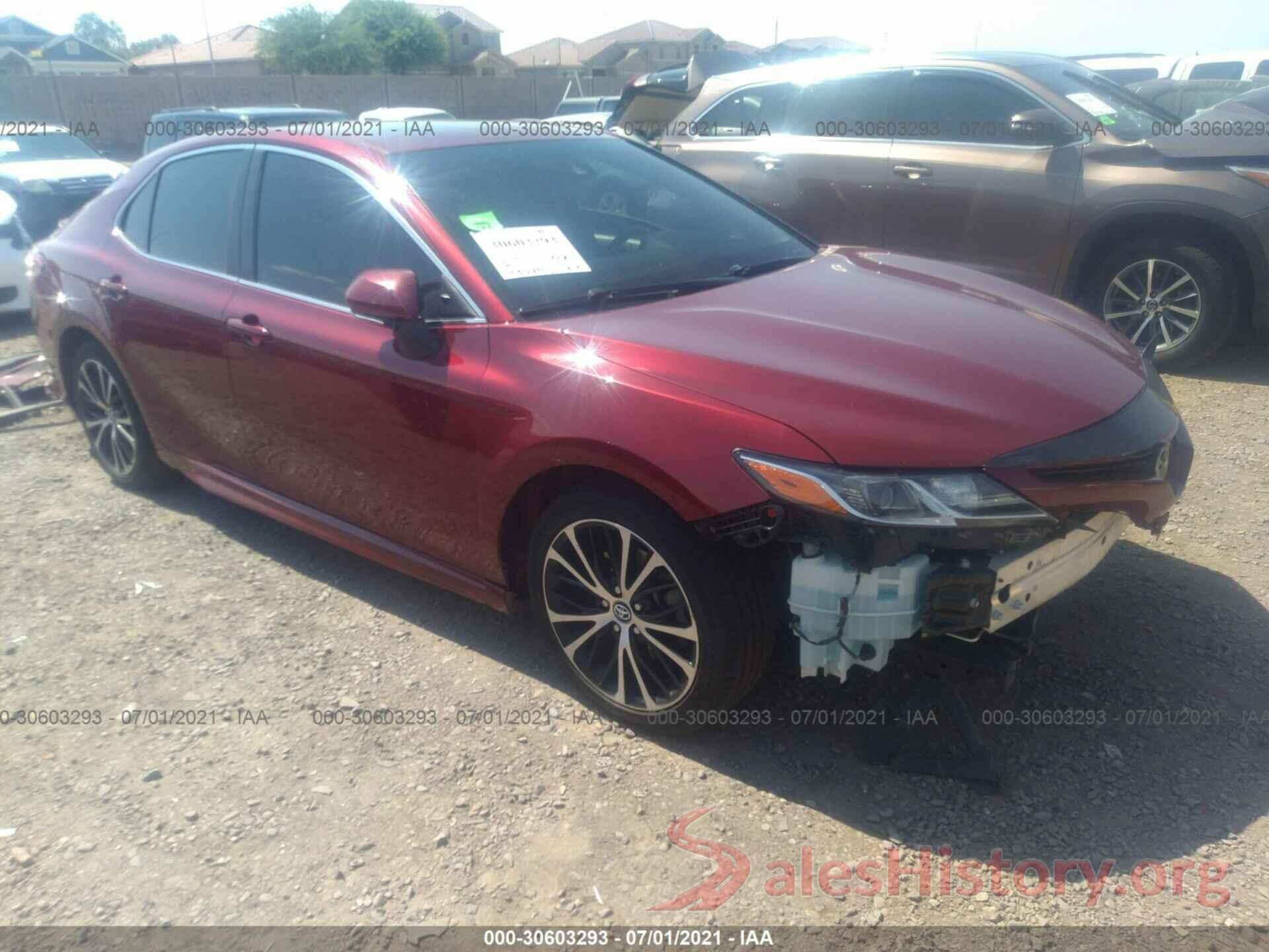 4T1B11HK5JU506320 2018 TOYOTA CAMRY