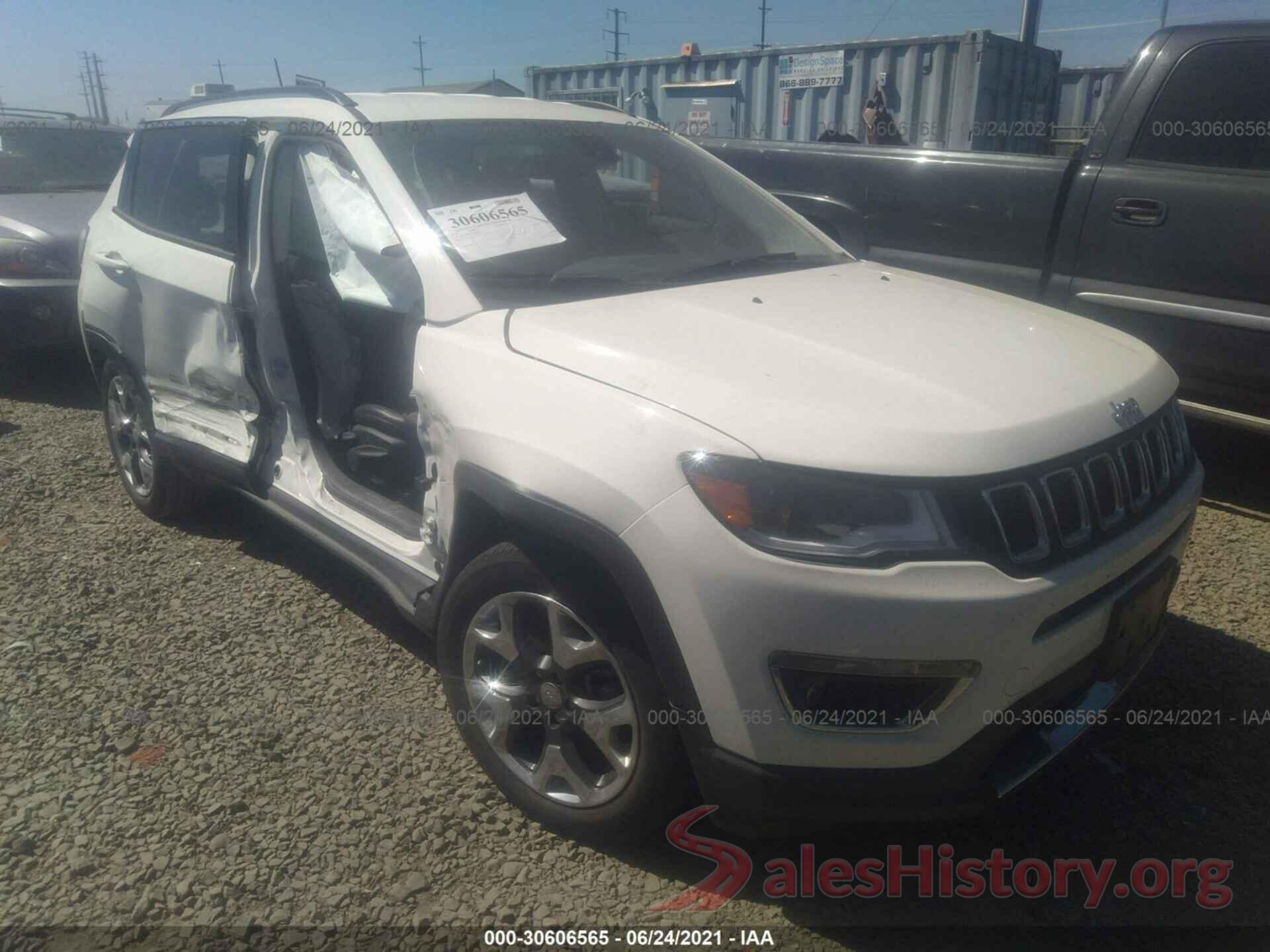 3C4NJCCB7JT368035 2018 JEEP COMPASS