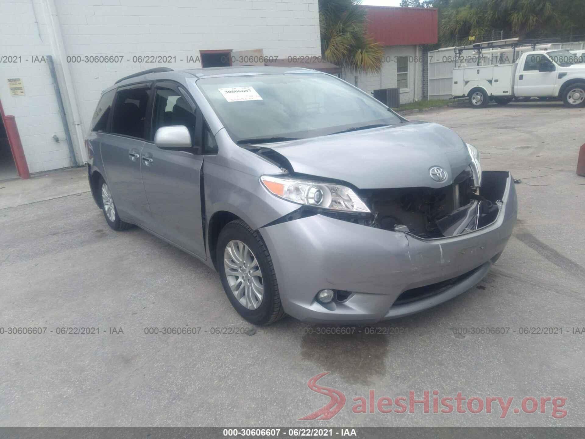 5TDYZ3DC5HC822360 2017 TOYOTA SIENNA