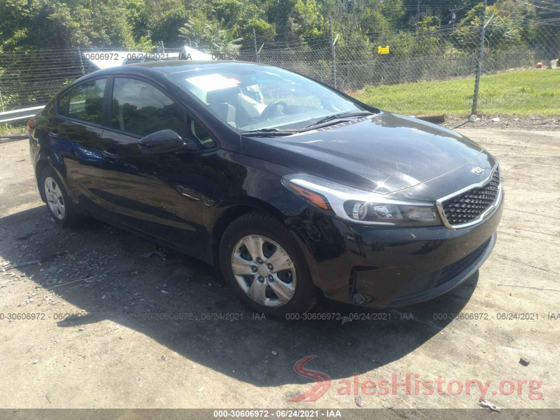 3KPFK4A7XHE085715 2017 KIA FORTE