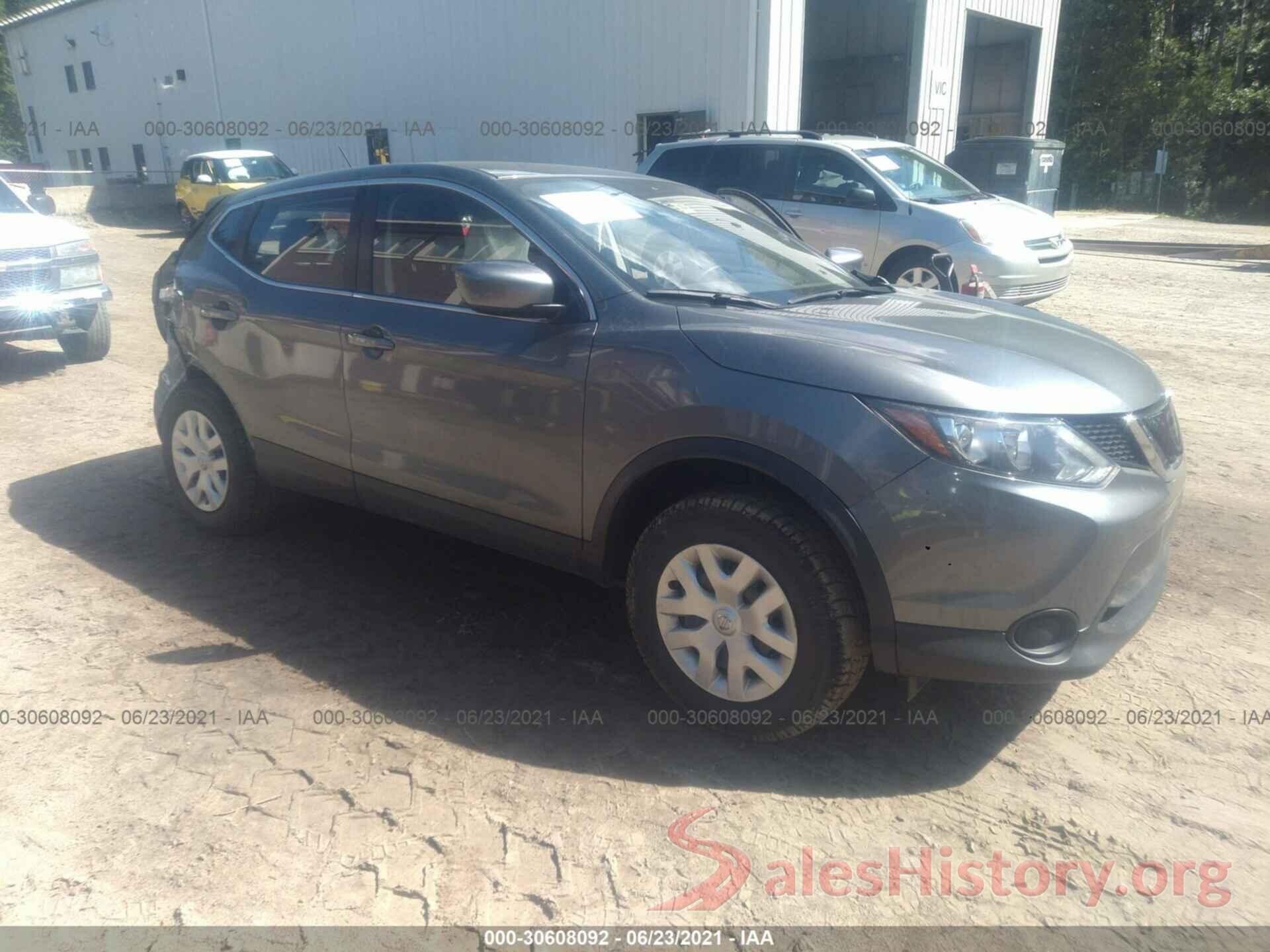 JN1BJ1CR0JW259207 2018 NISSAN ROGUE SPORT