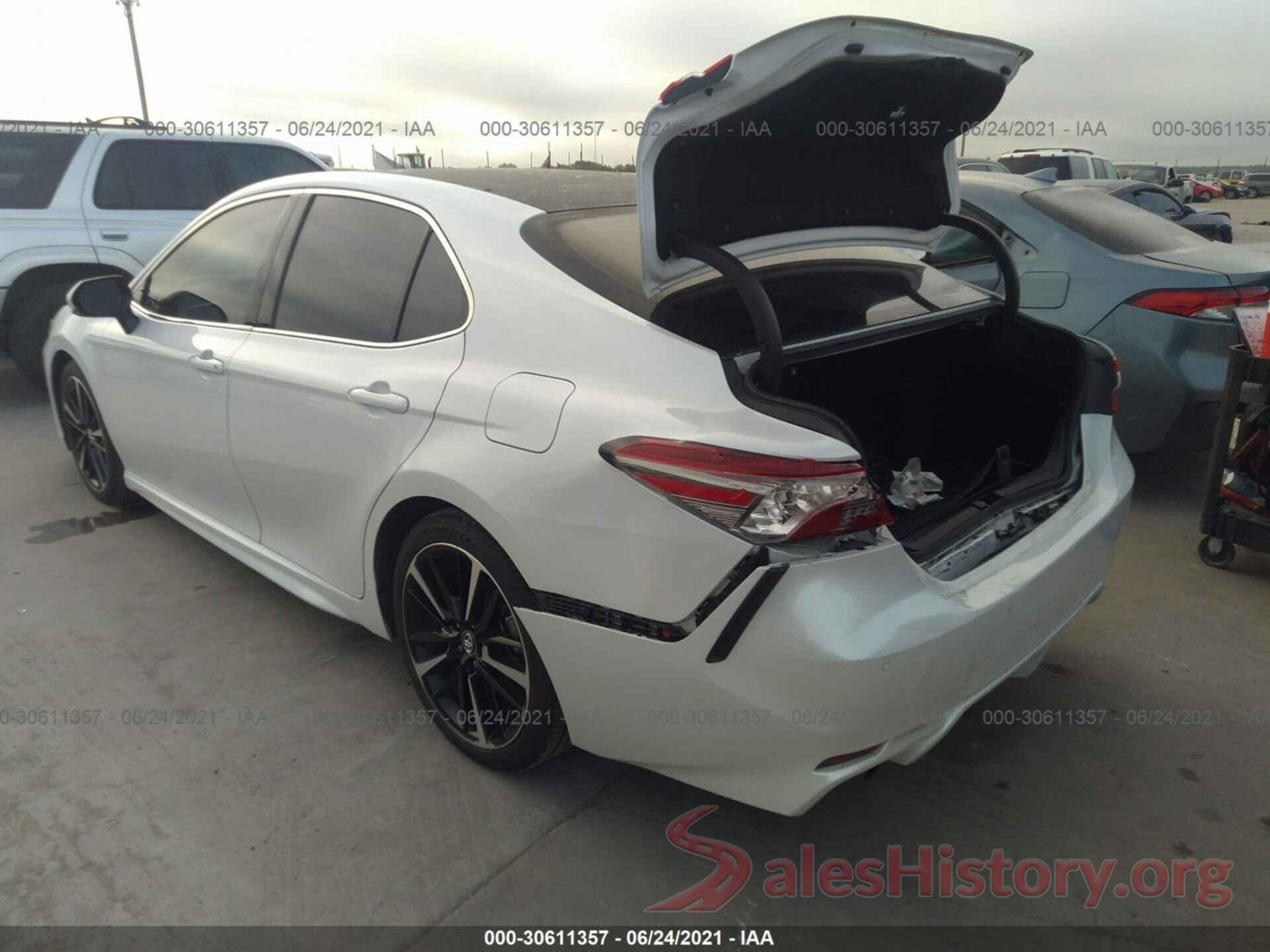 4T1B61HK1JU009928 2018 TOYOTA CAMRY