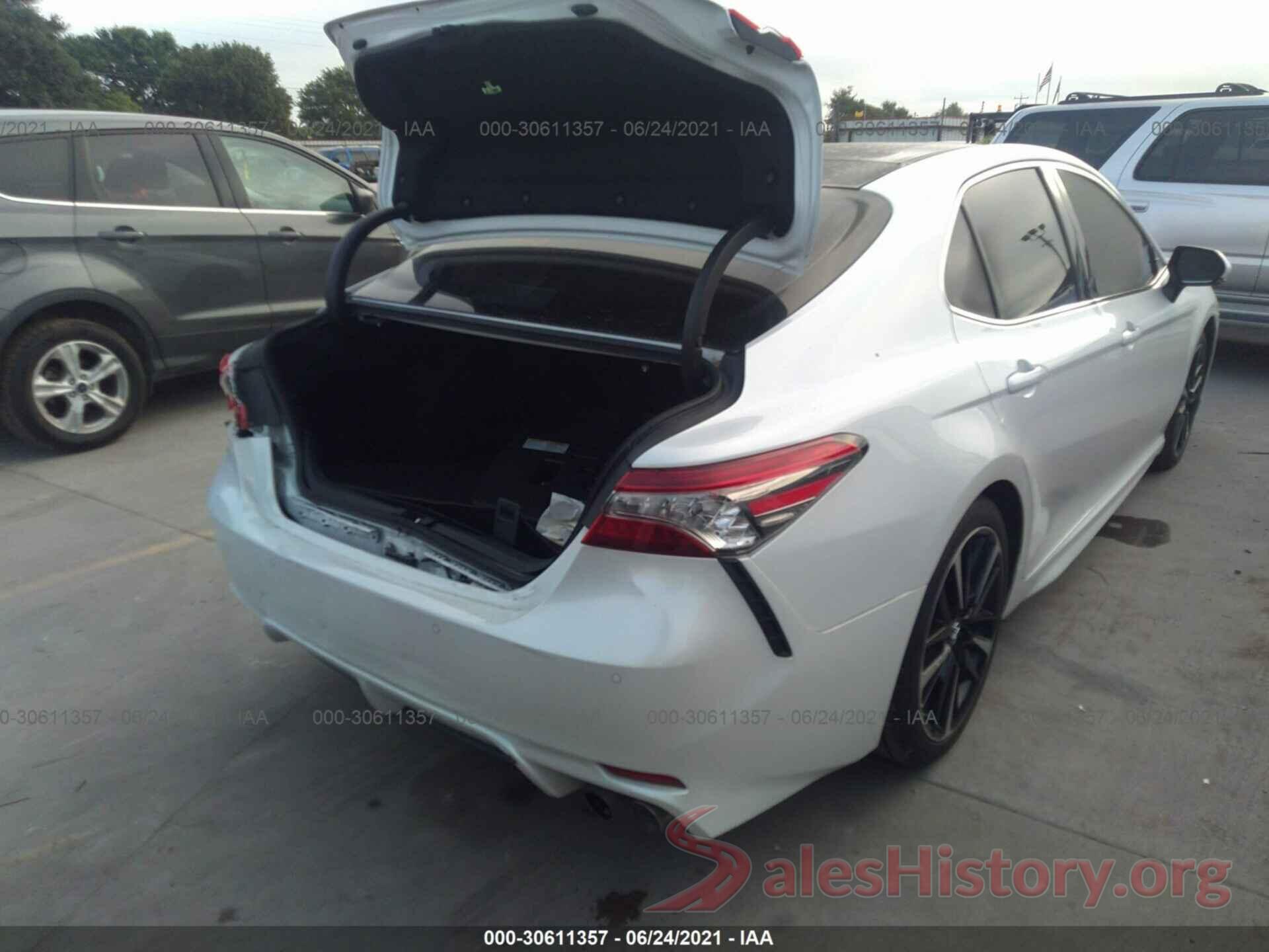 4T1B61HK1JU009928 2018 TOYOTA CAMRY