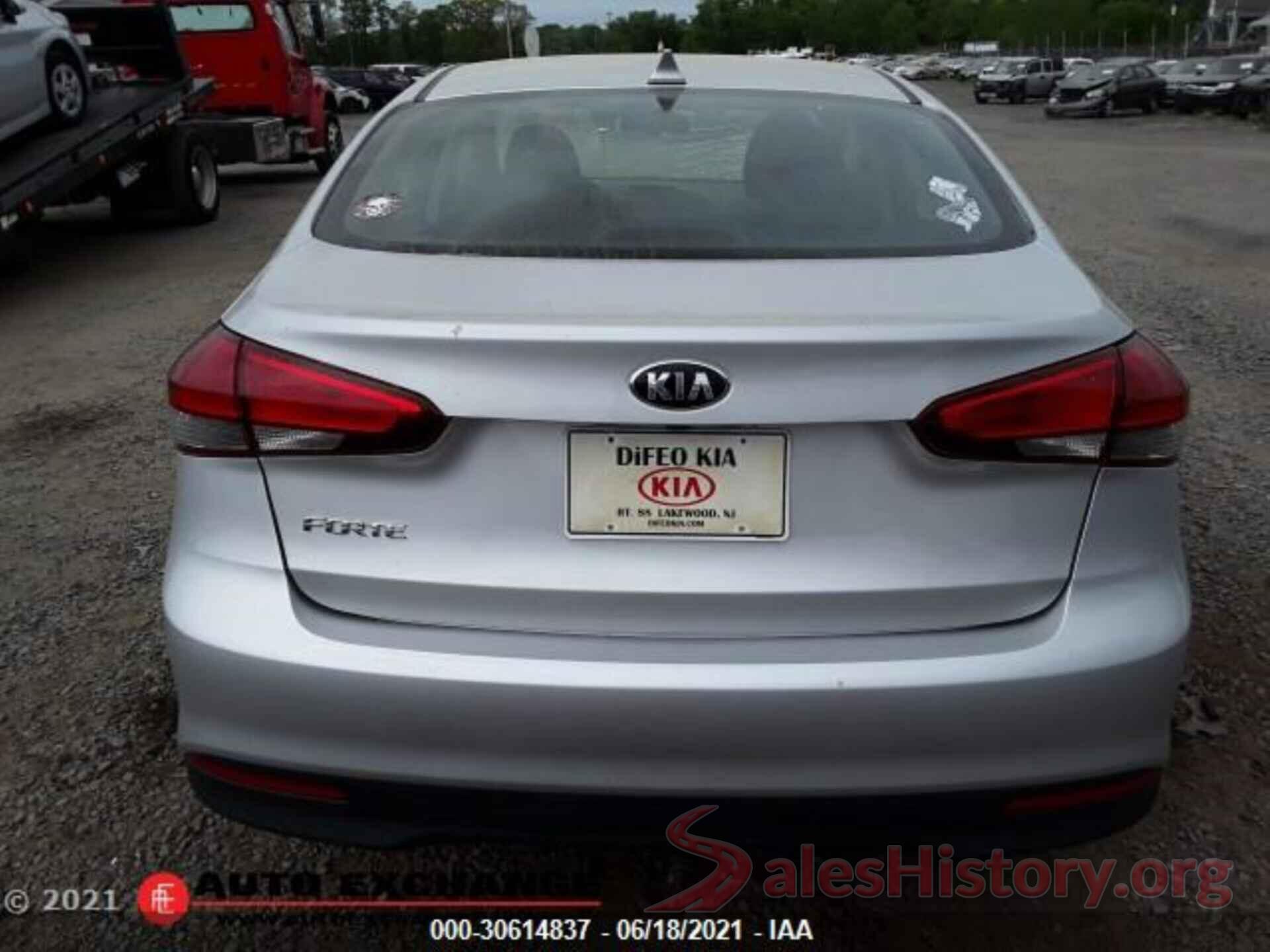 3KPFL4A75JE248418 2018 KIA FORTE