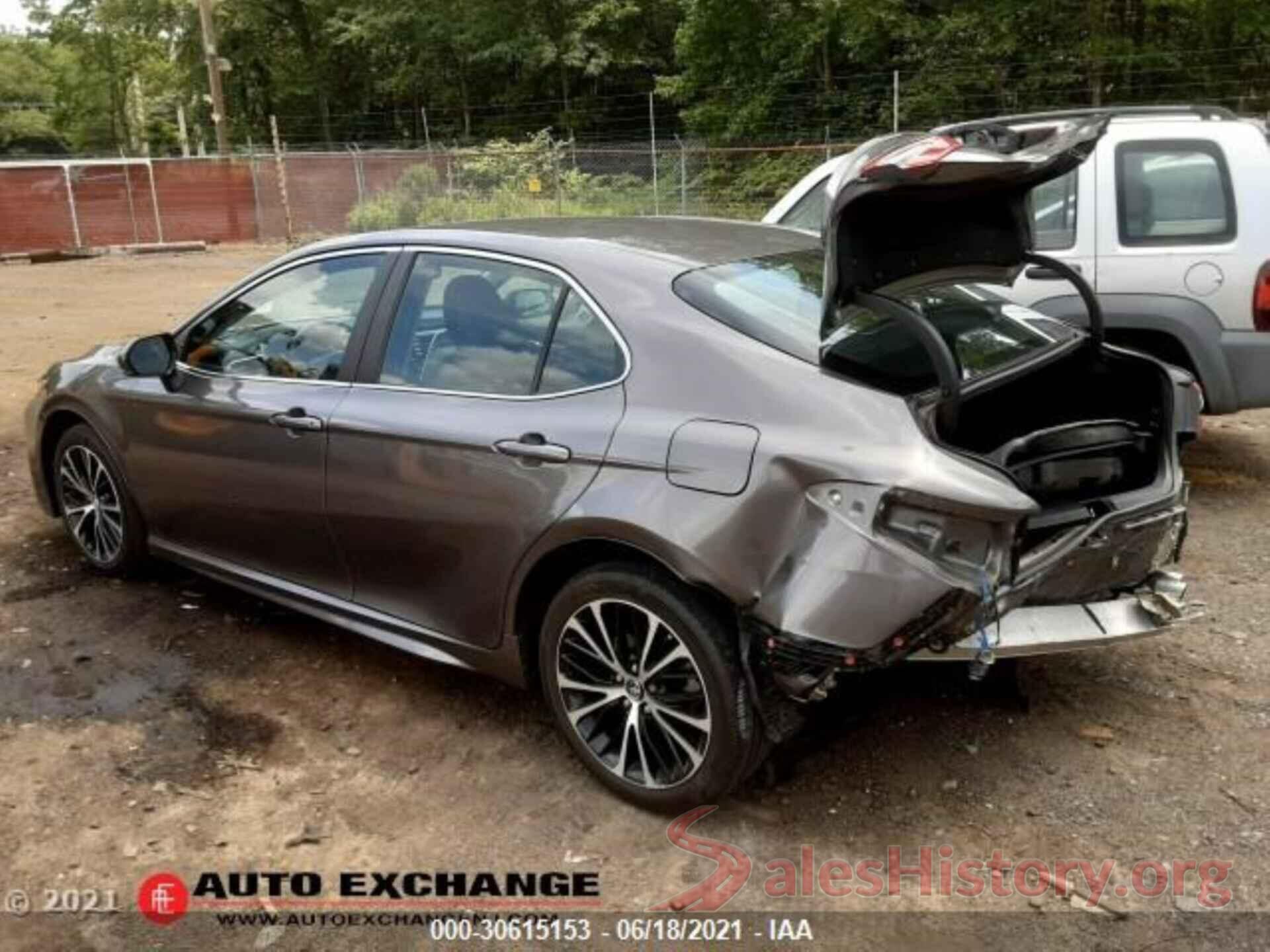 4T1B11HK8JU024781 2018 TOYOTA CAMRY