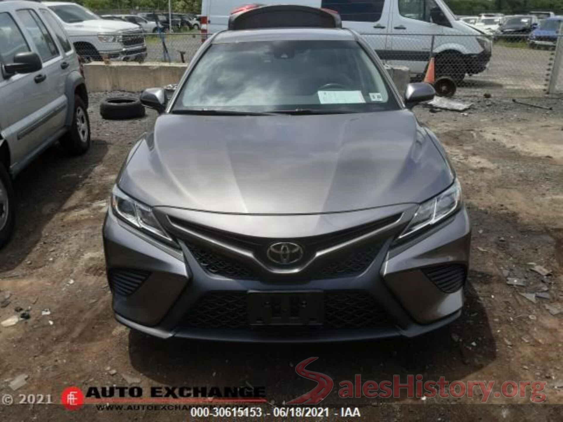 4T1B11HK8JU024781 2018 TOYOTA CAMRY