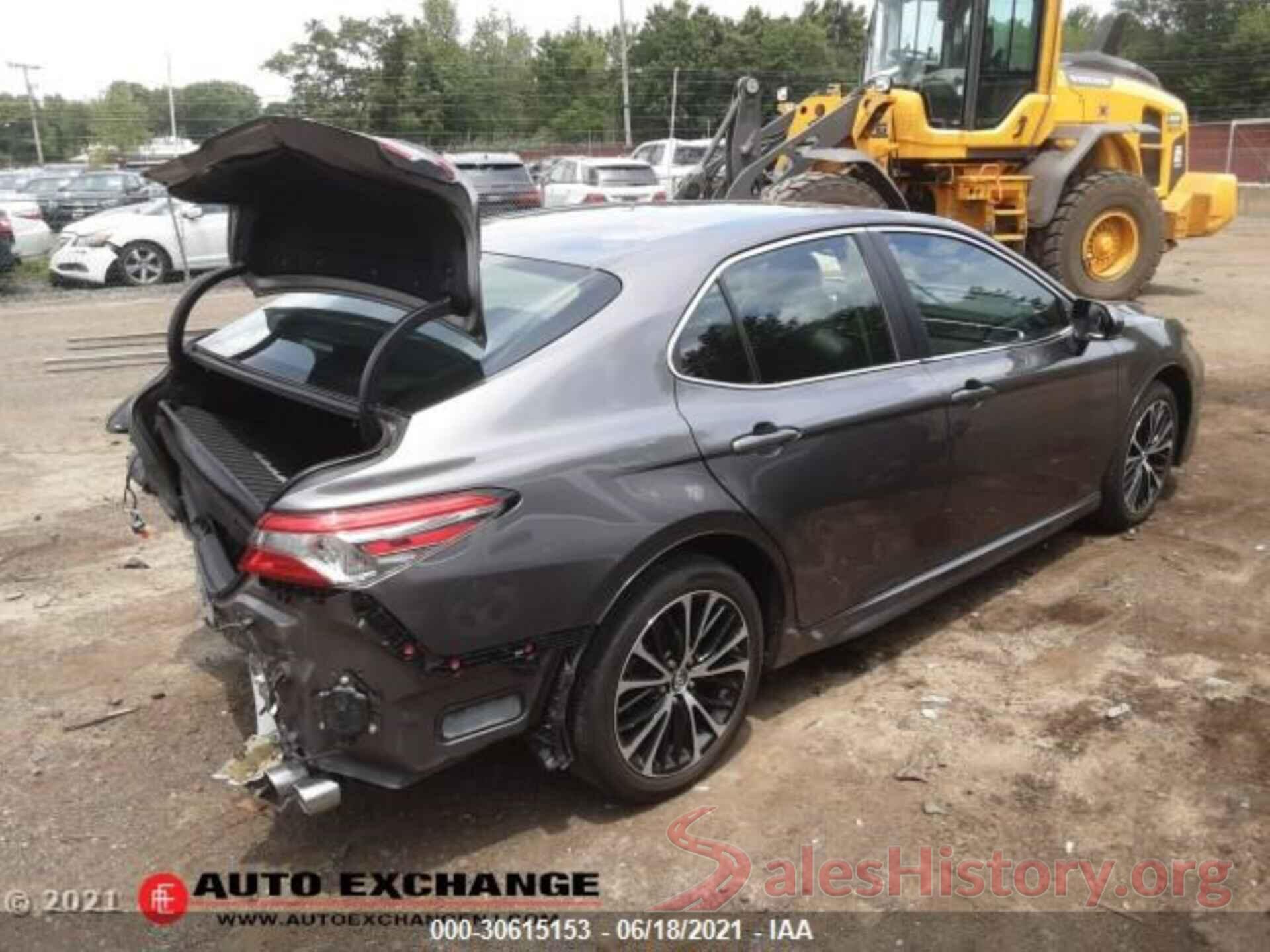 4T1B11HK8JU024781 2018 TOYOTA CAMRY