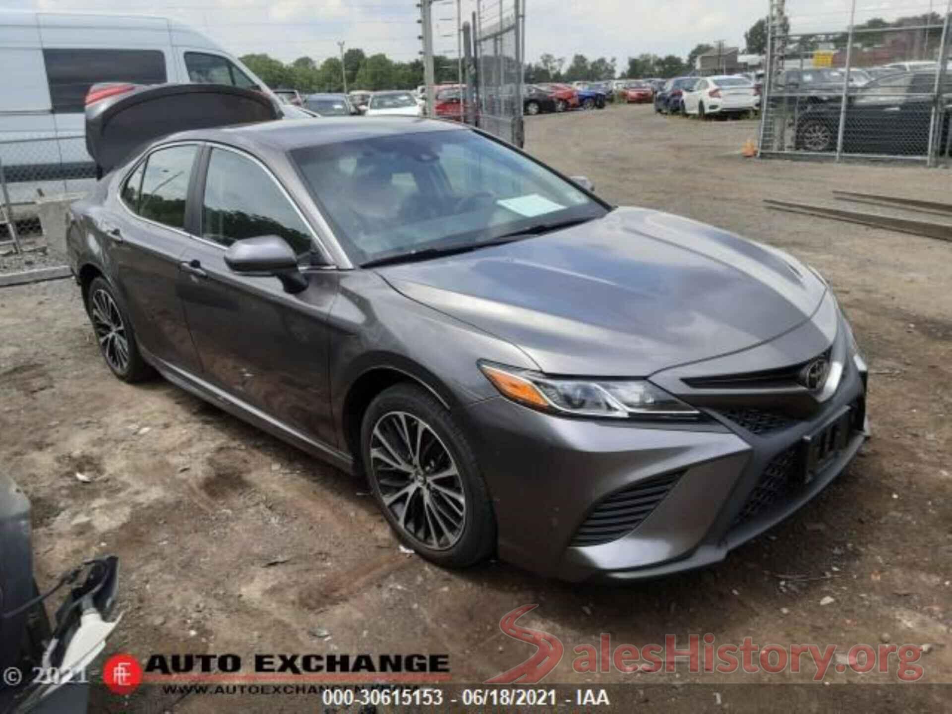 4T1B11HK8JU024781 2018 TOYOTA CAMRY