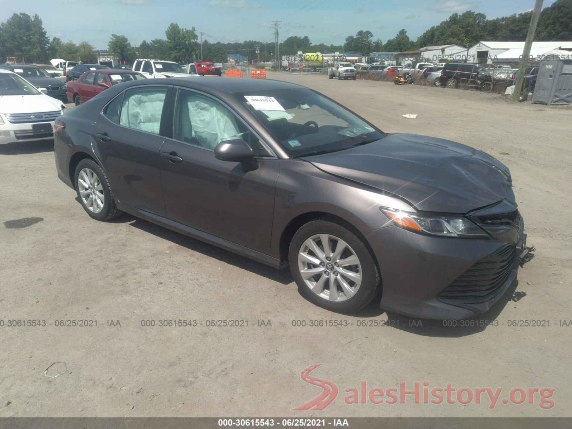 4T1B11HK0JU102101 2018 TOYOTA CAMRY