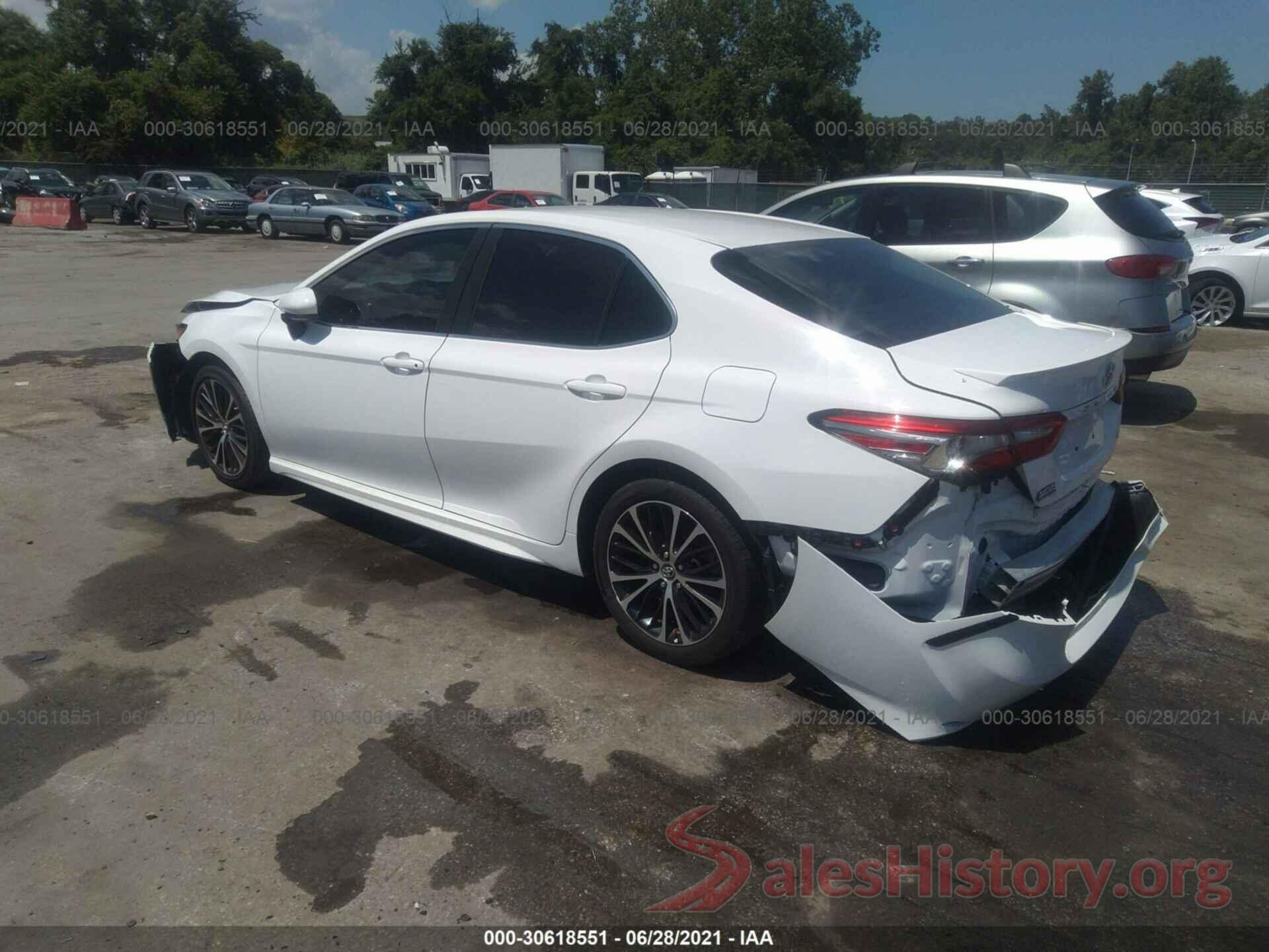 4T1B11HK4JU585902 2018 TOYOTA CAMRY